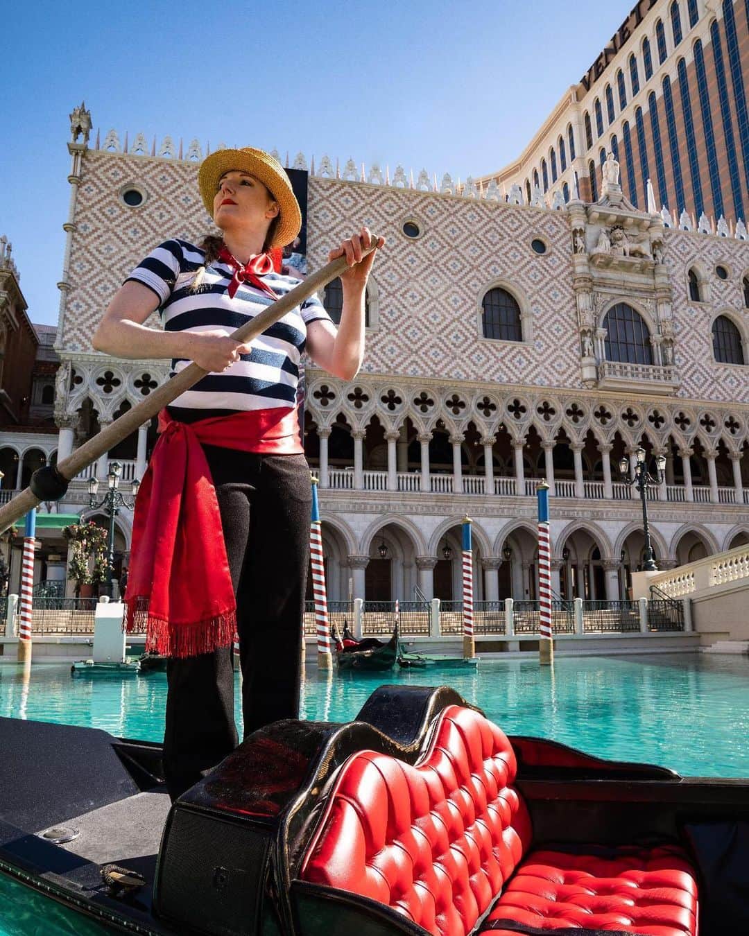 The Venetian Las Vegasさんのインスタグラム写真 - (The Venetian Las VegasInstagram)「A gondola ride is a great way to say "I love you Mom!" #justsayin #HappyMothersDay」5月13日 2時20分 - venetianvegas