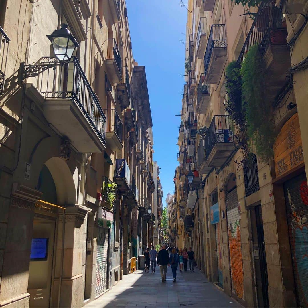 ダグラス・ラザノさんのインスタグラム写真 - (ダグラス・ラザノInstagram)「Hola from Barcelona! 🇪🇸❤️ #sagradafamilia #barceloneta #casabatlló #spain」5月13日 2時29分 - douglasrazzano