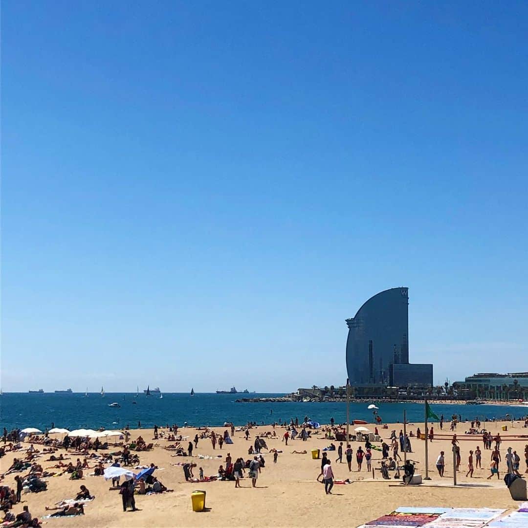 ダグラス・ラザノさんのインスタグラム写真 - (ダグラス・ラザノInstagram)「Hola from Barcelona! 🇪🇸❤️ #sagradafamilia #barceloneta #casabatlló #spain」5月13日 2時29分 - douglasrazzano