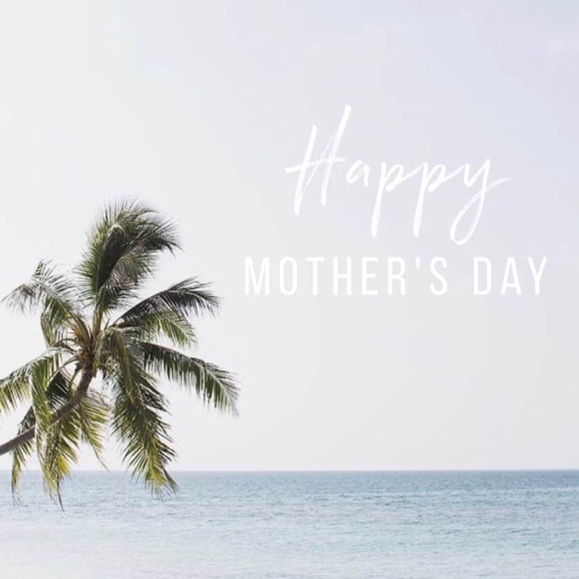 ベアフットドリームスさんのインスタグラム写真 - (ベアフットドリームスInstagram)「Happy Mother’s Day to all of the incredible mothers out there✨ #barefootdreams」5月13日 2時31分 - barefootdreams