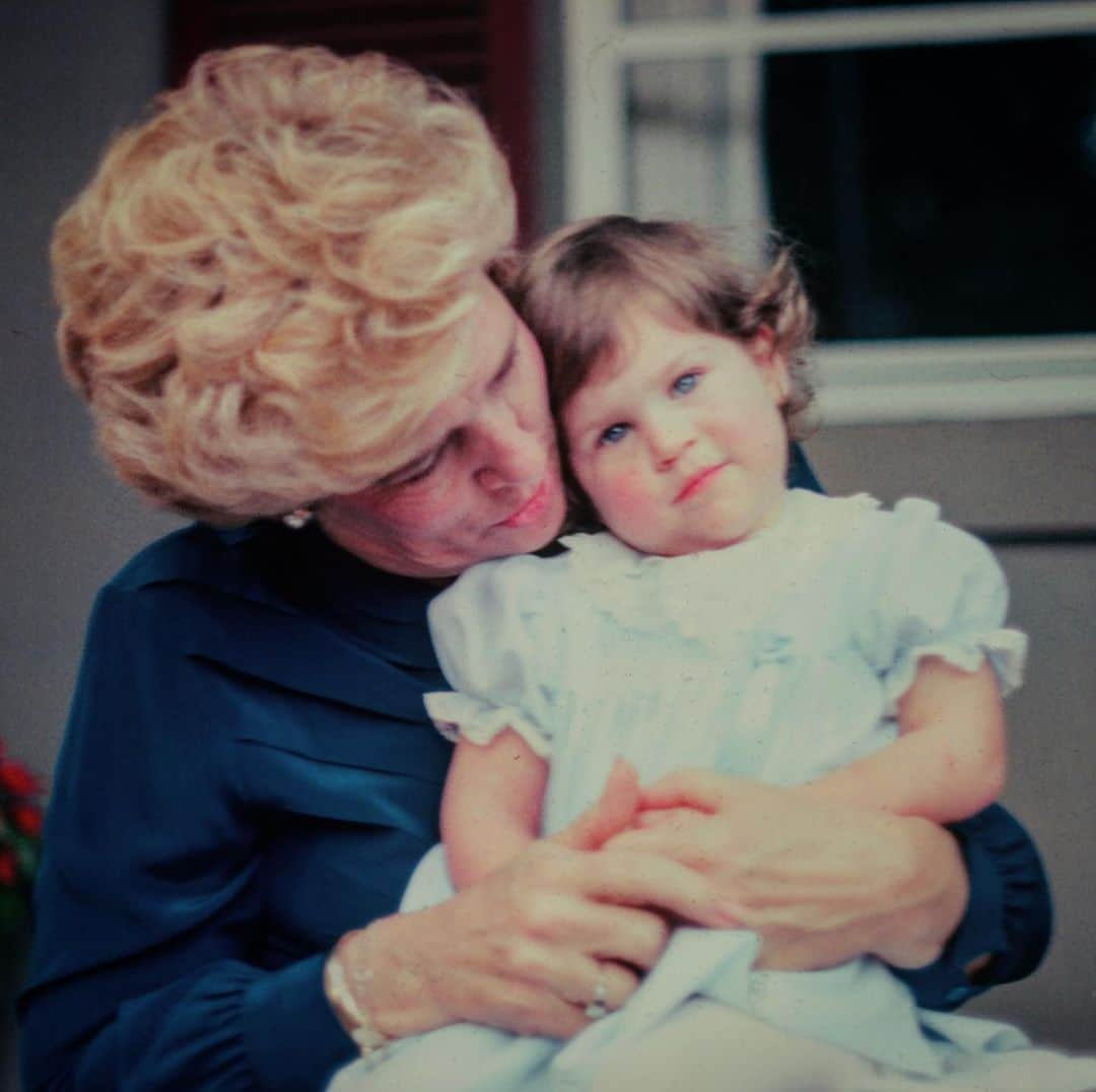 トーマス・ギブソンさんのインスタグラム写真 - (トーマス・ギブソンInstagram)「Happy Mother’s (and Grandmother’s) Day!」5月13日 2時36分 - thomasgibsonofficial