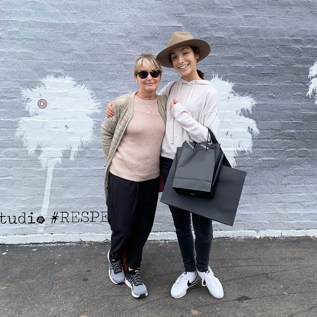 メリル・デイヴィスさんのインスタグラム写真 - (メリル・デイヴィスInstagram)「Happy Mother’s Day to my mom, hero, inspiration & best friend. Life is full of twists & turns but I was the luckiest from the start to have you. No matter what life throws my way, I’m constantly in awe of your support, positivity & genuine goodness. Love you forever 💕」5月13日 2時33分 - meryledavis