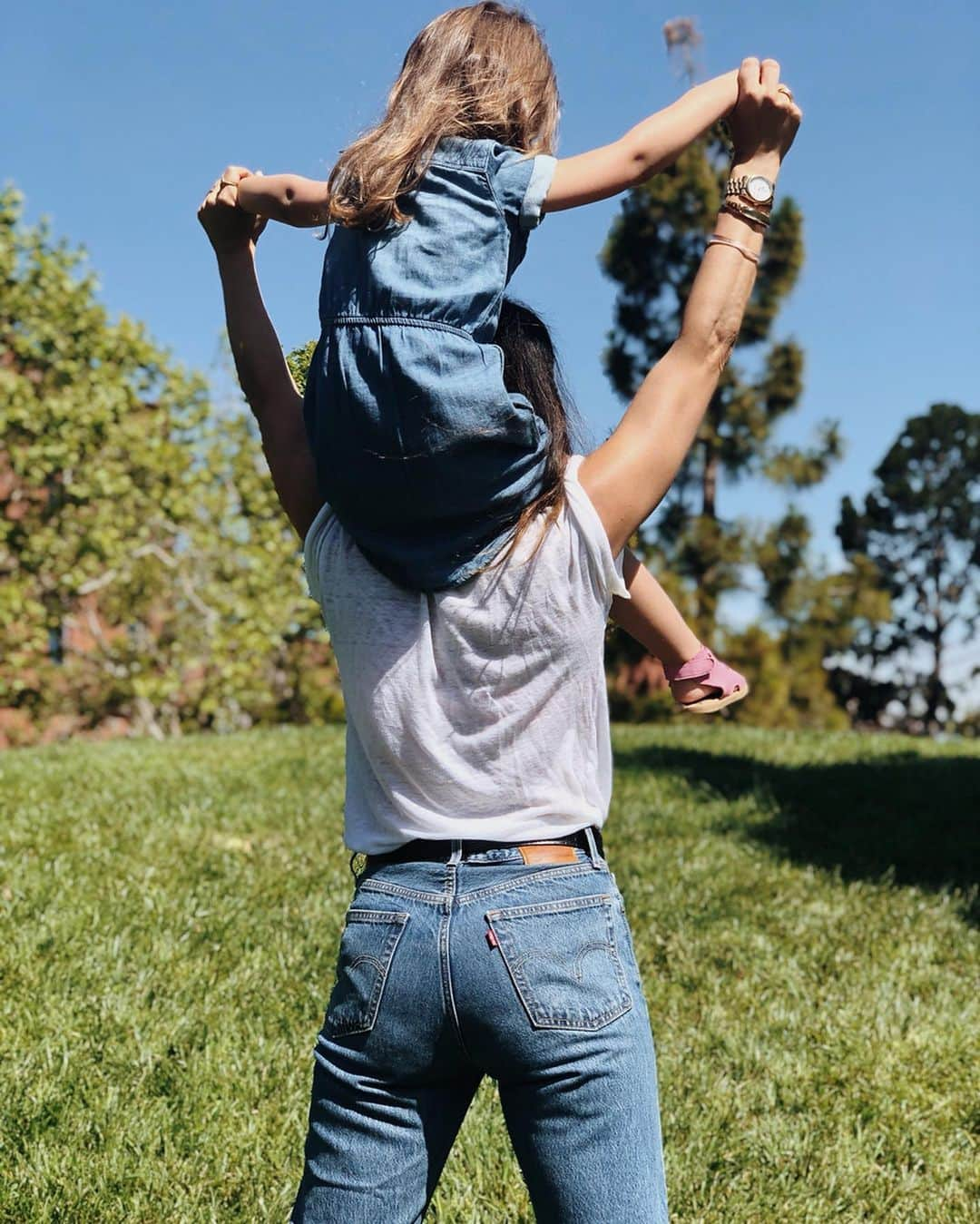 Levi’sさんのインスタグラム写真 - (Levi’sInstagram)「Happy Mother’s Day from our family to yours 💙 📷: @kcavvv」5月13日 2時44分 - levis