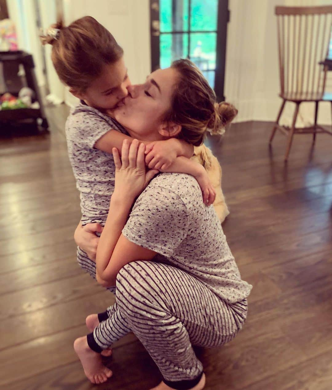 Jessie Jamesさんのインスタグラム写真 - (Jessie JamesInstagram)「Nothing I love more than being a mommy. My whole purpose in life was to be a mother to these babies.  Happy Mother’s Day to all the mamas out there. Nothing like the feeling of having your newborn placed in your arms. Makes me want another right now 💖😍」5月13日 2時42分 - jessiejamesdecker