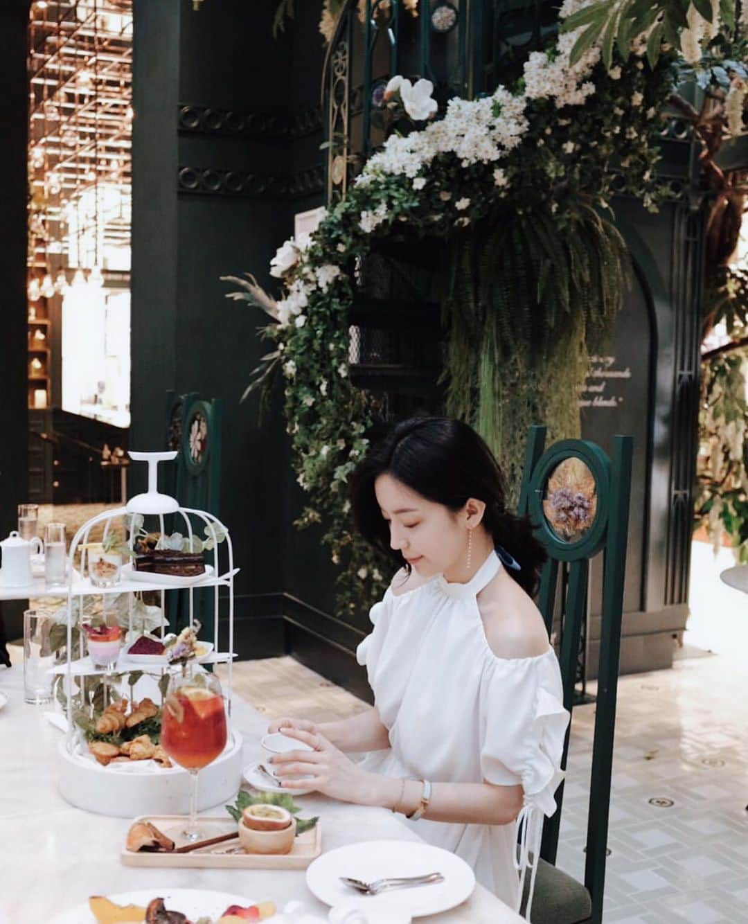 LIECOLLECTIONさんのインスタグラム写真 - (LIECOLLECTIONInstagram)「BRUNCH PLEASE: Shop your perfect Sunday brunch look! @bloominmay_ in our Cold Shoulder Dress.  #liecollection #newcollection #sundaybrunch #LIElook #brunch #green #ss19look #dress #coldshoulder #top #collection #LIE #fashionweek #ss19 #outfitideas #shopping #outfitdujour #dressup #brunchlook」5月13日 2時49分 - liecollection_
