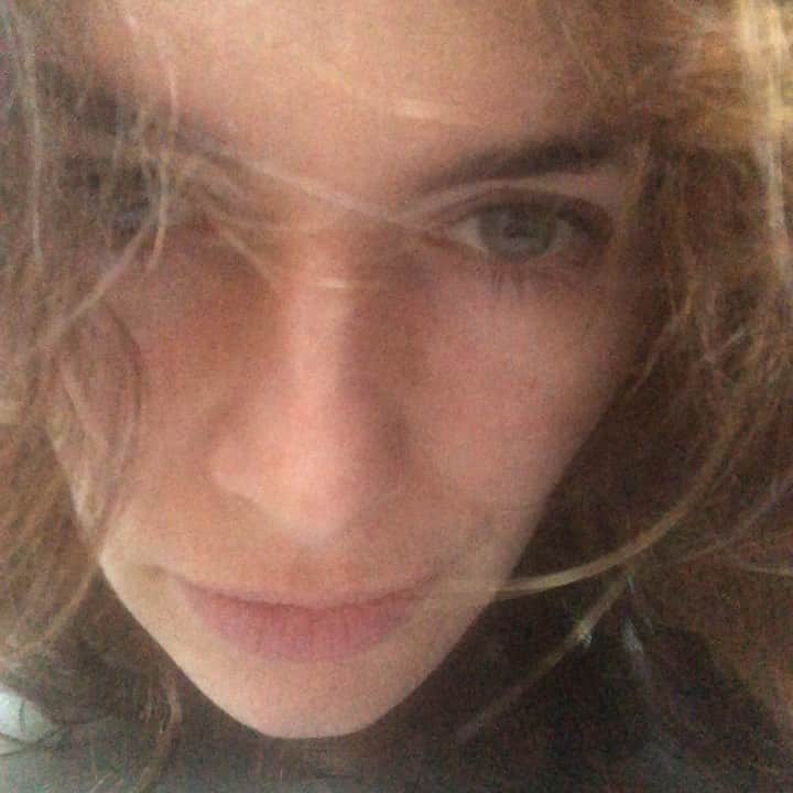 レナ・ヘディのインスタグラム：「ENJOY EP 5 You lovely bastards ... 🤗🤗🤗」