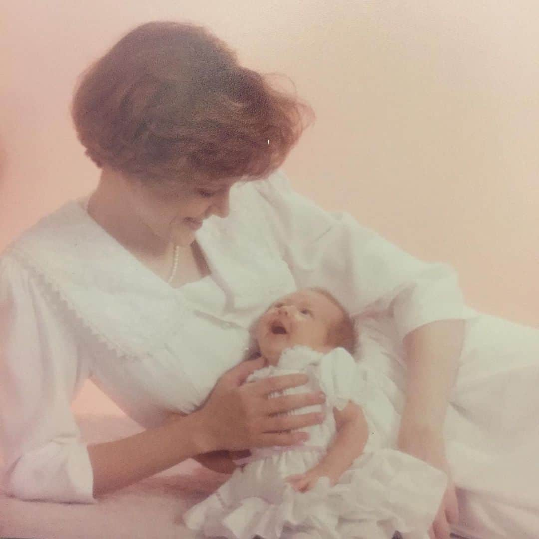 ブリージャ・ラーソンさんのインスタグラム写真 - (ブリージャ・ラーソンInstagram)「Happy Mother’s Days to all the Mommas out there! There are a handful of mothers in my family and I love them all!  I hope everyone got to celebrate  the important women in their life today❤️! ❤️ ❤️ #mothersday #family #strongwomen #somuchlove」5月13日 13時58分 - breejalarson