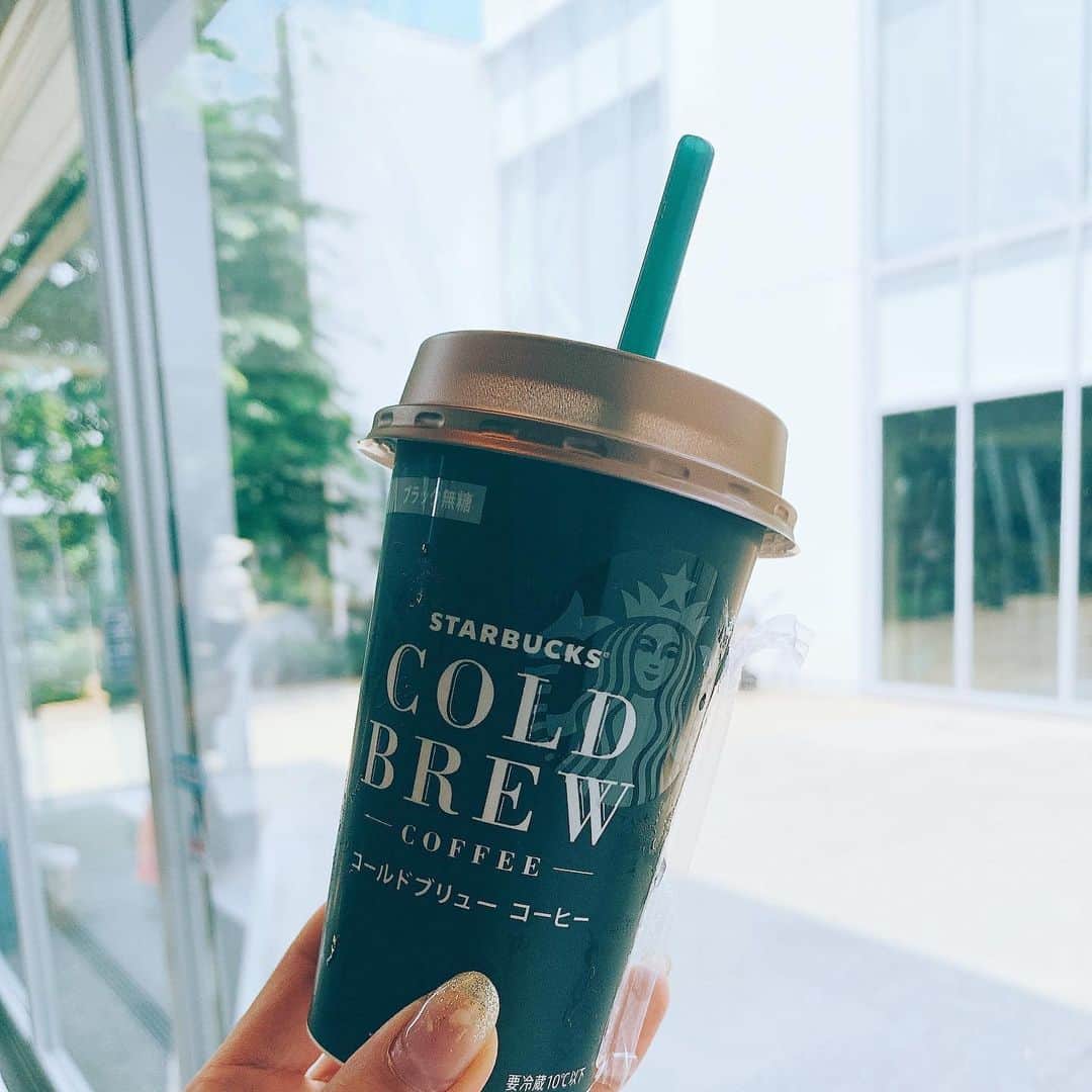 畑有里紗さんのインスタグラム写真 - (畑有里紗Instagram)「“A story of Starbucks Chilled Cup Cold Brew”  スターバックス コールドブリュー コーヒーの 新商品イベントにご招待いただきました☕️ . 奥深く豊かな香りとなめらかな口あたりで じっくり時間をかけ苦味や酸味が抑えてあるので ブラック苦手な私も とても飲みやすくて美味しかったです😇 . ジオラマアニメーターのMOZUさんとの コラボによるこの商品が完成するまでを ストーリー化したコーナーや トリックアートなど体験できる 楽しいスペースになっていました🌟 イベントは今日の20時半まで代官山で一般公開 発売は明日からです！ 初夏にぴったりなコーヒーぜひ飲んでみてね❤︎ .  #スターバックスチルドカップ #コールドブリューコーヒー #スターバックス#チルドカップ#Promotion#スタバ好き#starbacks#新商品#代官山#イベント」5月13日 12時32分 - arii_m36