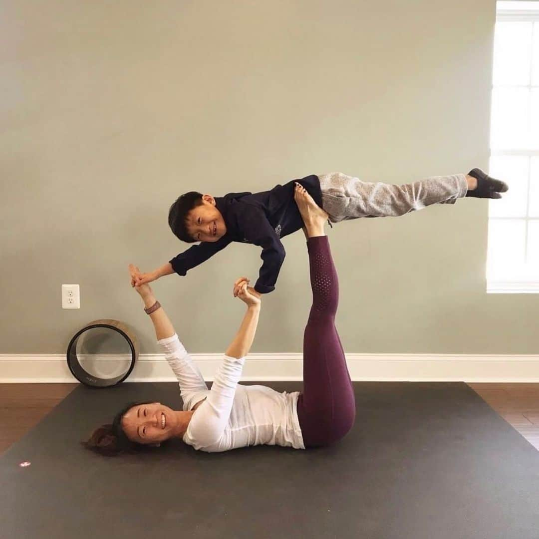 YAMAMOTOYAMA Foundedさんのインスタグラム写真 - (YAMAMOTOYAMA FoundedInstagram)「Here’s to strong women. May we know them. May we be them. May we raise them. Happy Mother’s Day! 📸: @estherkim_yoga」5月13日 12時35分 - yamamotoyama_usa