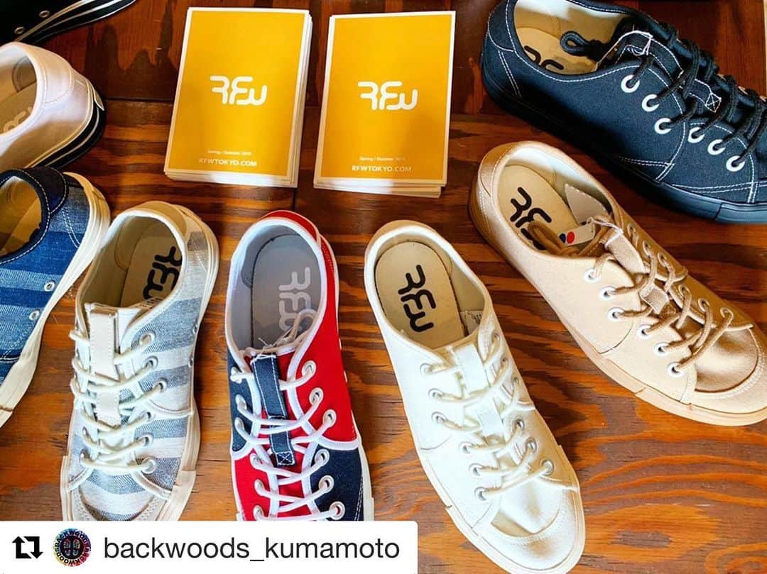 アールエフダブリューさんのインスタグラム写真 - (アールエフダブリューInstagram)「#Repost @backwoods_kumamoto with @get_repost ・・・ 2019/05/13 月曜日﻿ 12:00-20:00﻿ オープンしました。﻿ ﻿ 先週の展示会出張の際、﻿ RFWから配布用カタログを頂いてきました。﻿ ﻿ 店頭でもほぼ無くなるほど﻿ お持ち帰りの多いこちら。﻿ ﻿ 2019年春夏シーズンの物なので﻿ 展開としてはもうすぐ終了で、﻿ 人気の高かった写真のモデルたちも﻿ いよいよ展開の終わりが見えてきました。﻿ ﻿ それでもまだカタログ掲載品の﻿ お取り寄せ対応が可能な物もありますので、﻿ ご希望あればお気軽に。﻿ ﻿ 今週も御来店お待ちしています。﻿ ﻿ ﻿ #rfw #backwoods_kumamoto #shoes #fashion #sneaker #boots #バックウッズ #バックウッズ熊本 #靴 #ファッション #スニーカー #ブーツ #セレクトショップ #九州 #熊本 #福岡 #佐賀 #長崎 #大分 #宮崎 #鹿児島」5月13日 12時39分 - rfwtokyo