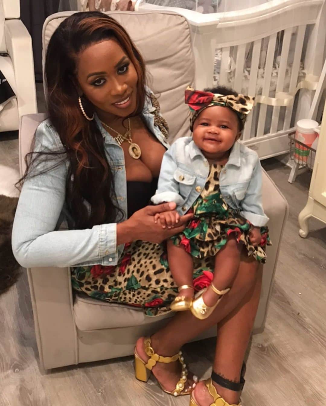 レミー・マーのインスタグラム：「Reminisces🤱🏾 📸 by @PapoosePapoose Mommy & Me Fashion🥰 #RemyMa #KenzieGirl」