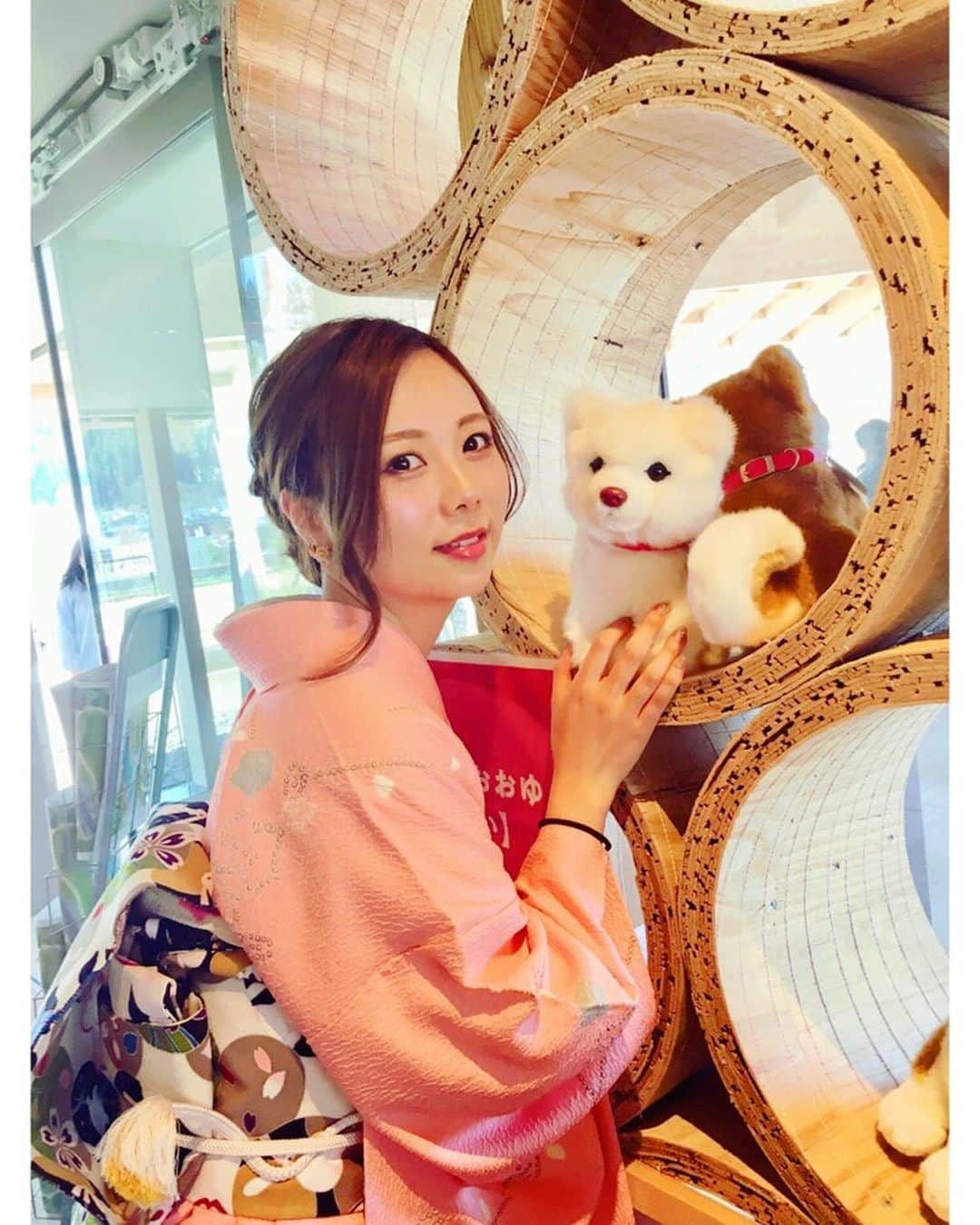 西村季里子さんのインスタグラム写真 - (西村季里子Instagram)「・ GWの思い出⑩🌷 ・ 車で弘前へ向かう途中、 秋田を経由して行ったよ🚗💕 途中パーキングエリアに寄ったら、 秋田犬のぬいぐるみがたくさんあって 激かわスポットだった🐶💖 あとはねぶた会館みたいなとこも…👹 今年はねぶた観に行けたらいいな〜💫 #GW#goldenweek #ゴールデンウィーク  #青森県#青森#あおもり#地元#帰省 #ドライブ#車#car #秋田#秋田県#パーキングエリア #秋田犬#🐶#わさお#ねぶた#ねぶた祭り  #着物#お着物#着物でおでかけ #kimono  #followme #follow」5月13日 12時45分 - kiriko_nishimura