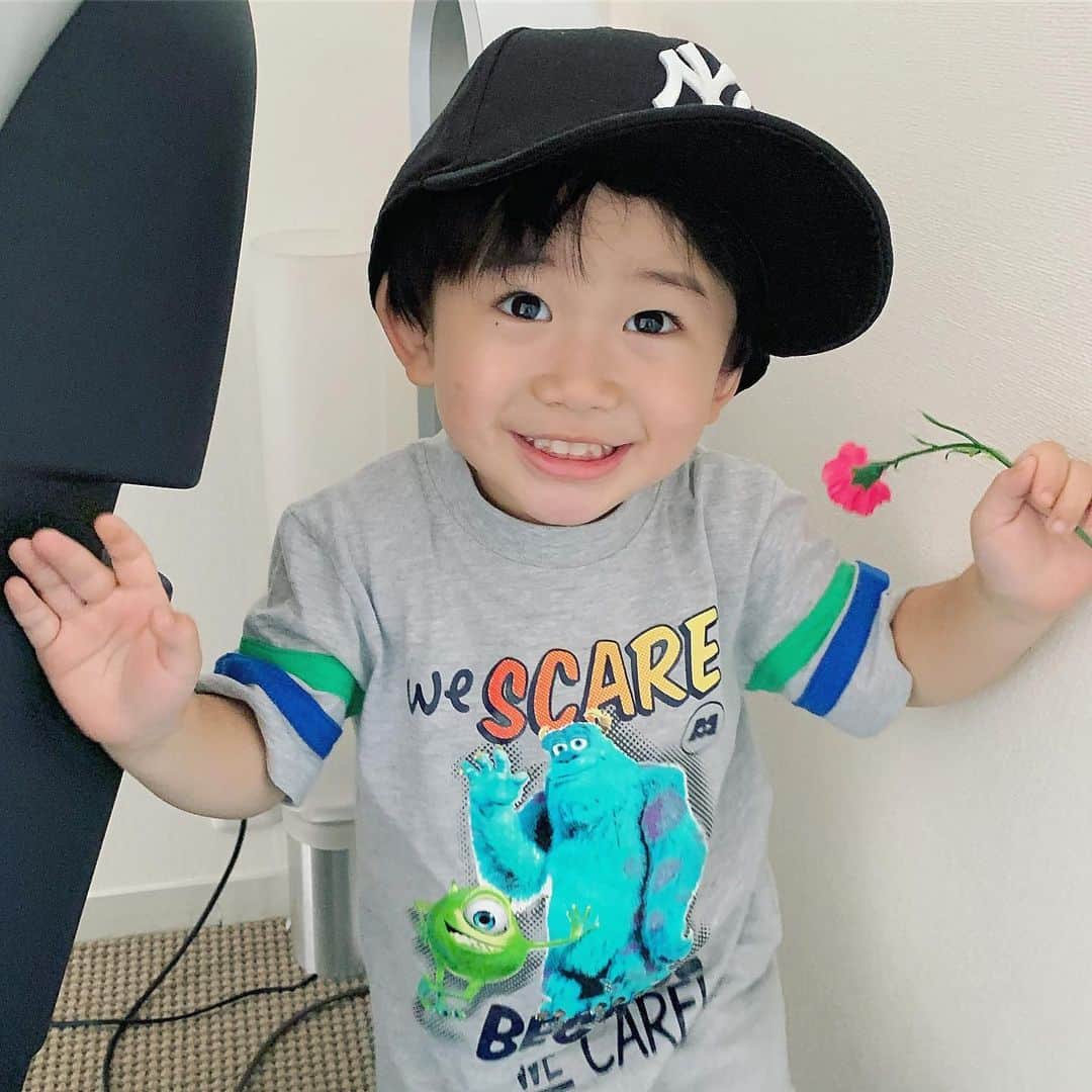 のインスタグラム：「学校終わったら髪切りに行くよ〜！😊 Going to get my Haircut after school!💇‍♂️ #notdrunk #littledean #daddy #haircutneeded  @mariakamiyama  @daisukeaoki  @tiechel_official  @tiechel_press」