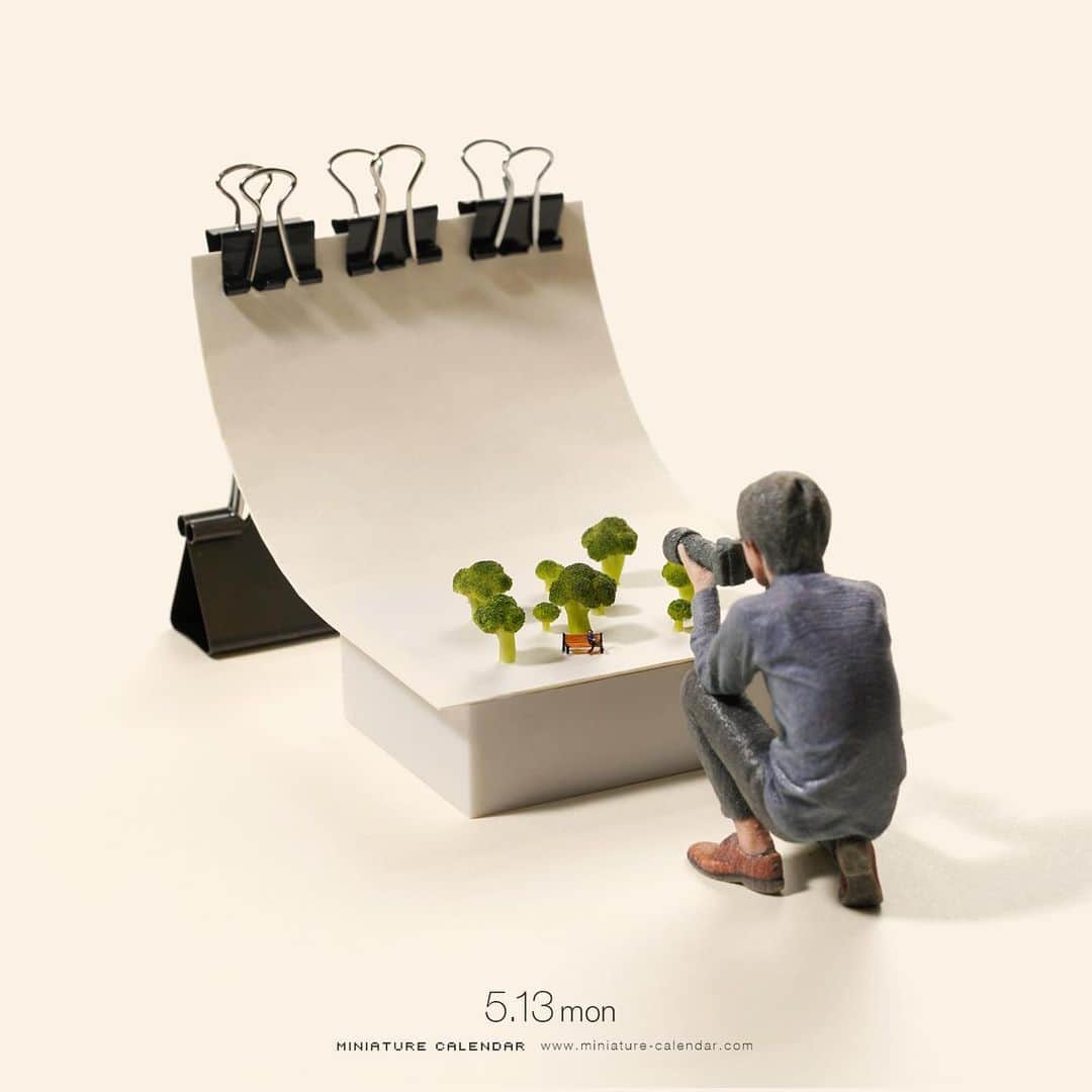 田中達也さんのインスタグラム写真 - (田中達也Instagram)「. 5.13 mon “Mini Miniature Life” . ミニ・ミニチュアライフ . Broccoli & Bench & Doll on the Bench : Made by @fukucchi_momo . #ブロッコリー #木 #ブロッツリー #Broccoli #Tree . ─────────────── 《EXHIBITION info》 . 【センス・オブ・スケール展】 Sense of Scale Exhibition 4/13 sat - 6/23 sun  #センスオブスケール展 #横須賀美術館 . Please look at the Instagram story’s highlight for more information. .」5月13日 12時52分 - tanaka_tatsuya