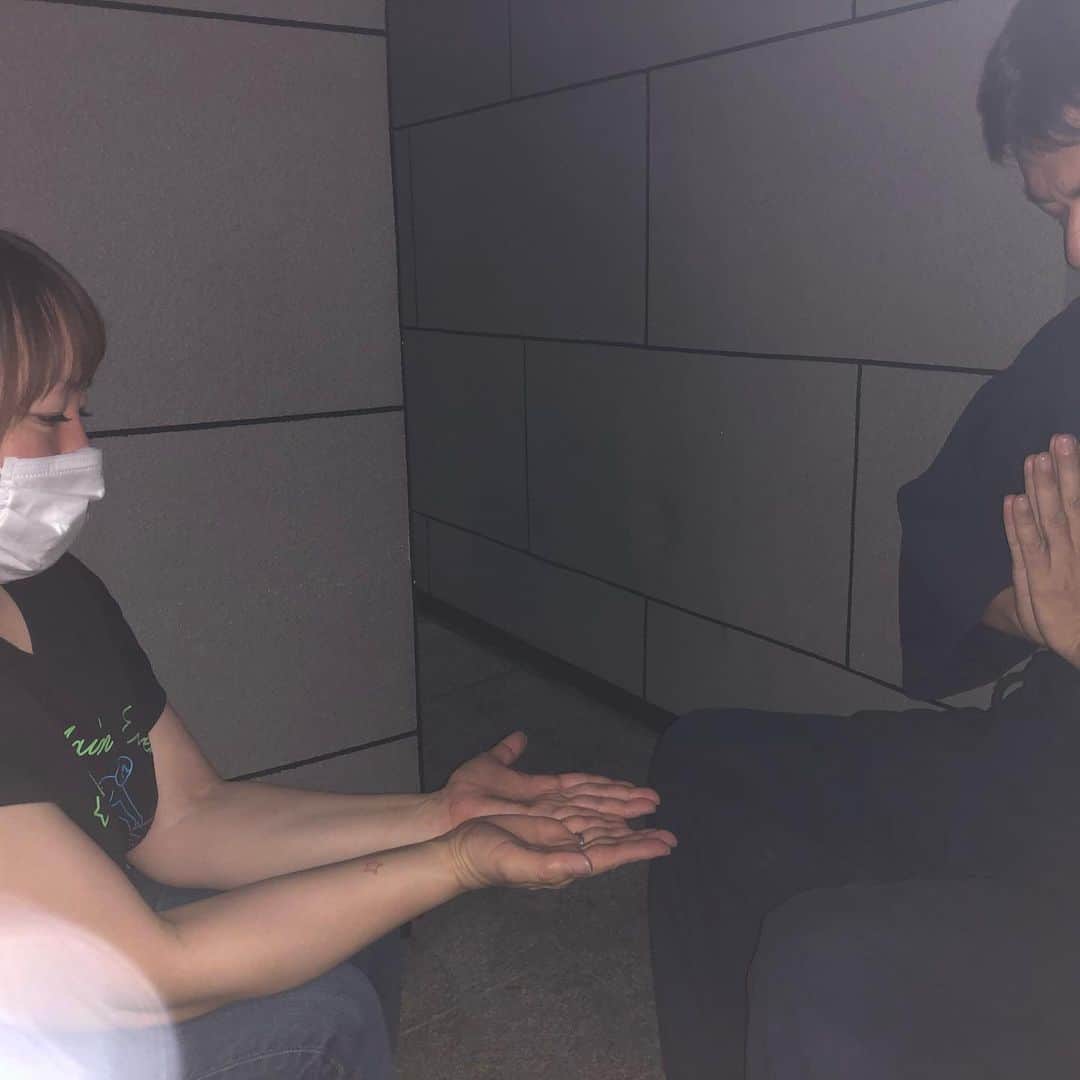 GOSAMARUのインスタグラム：「‪今日も今日とて全日本プロレスです。‬ ‪昨夜は久しぶりに日韓さんとお出かけして僕は無料の占いに日韓さんは有料の占い行ってきました( 笑 )‬ ‪二人共当たりすぎて怖かったです😭‬ ‪次は僕1人でちゃんと有料でじっくり見てもらおう！‬ ‪#占い #rd_pw #ajpw #当たりすぎて怖い‬」