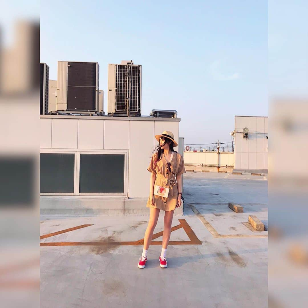 黒田瑞貴さんのインスタグラム写真 - (黒田瑞貴Instagram)「久々にVANSのシューズ👟 夏近づくと赤の靴履きたくなる！ #shoes .... #vans  #onepeace .... #zara #hat .... #ca4la  #bag .... #dior  #sunglasses .... #prada  #クラッチバッグ #instafashion #fashion #ootd #ootdfashion #instagood #christiandior #私服」5月13日 12時54分 - kurodamizuki_