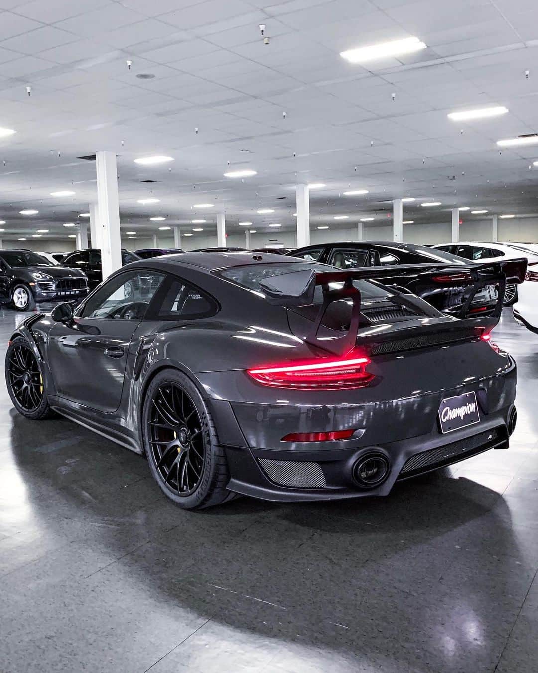 CARLiFESTYLEさんのインスタグラム写真 - (CARLiFESTYLEInstagram)「This GT2 RS needs a name. Comment below! Photo by @kfletchphotography #carlifestyle」5月13日 13時12分 - carlifestyle