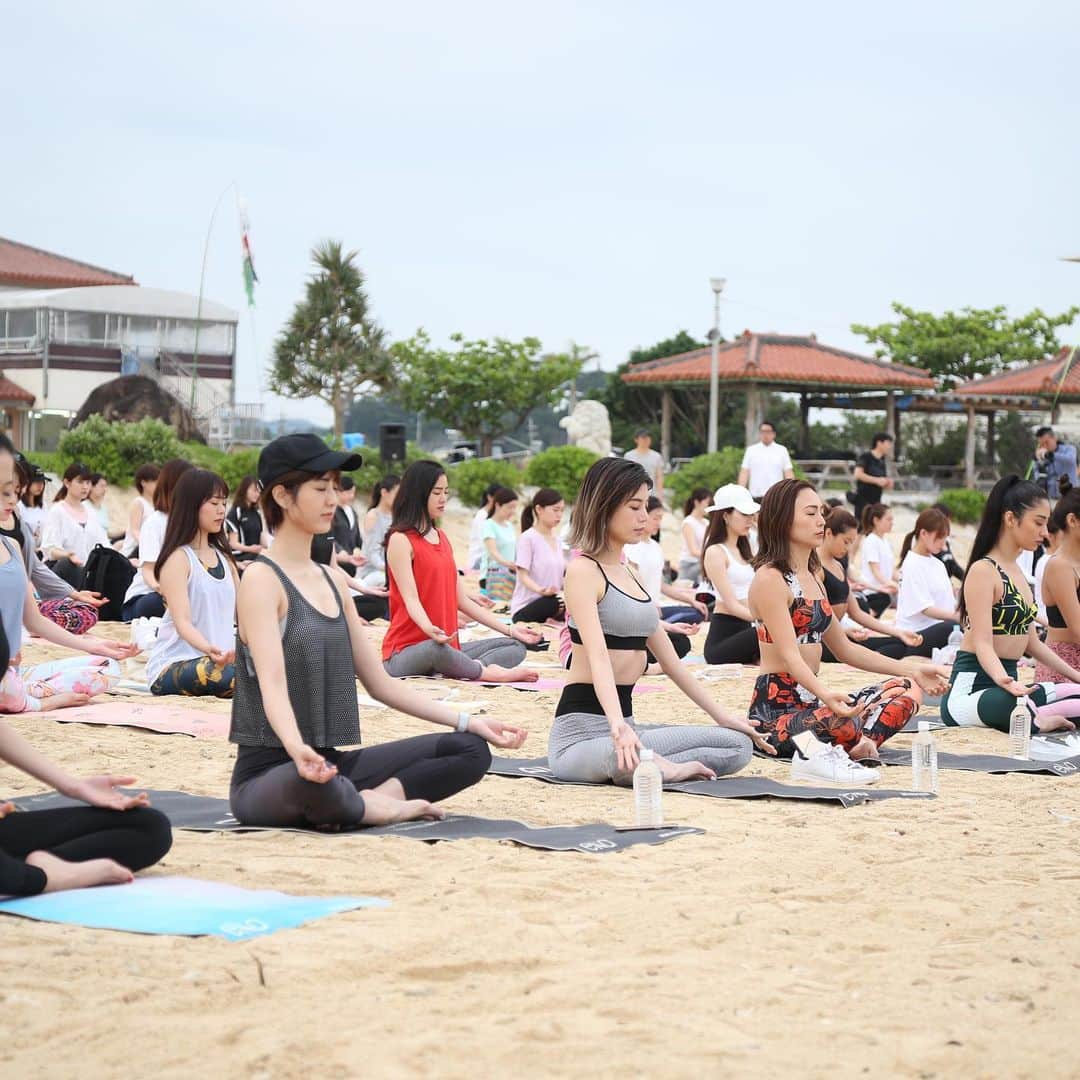 natural beauty campのインスタグラム：「#naturalbeautycamp #ナチュラルビューティーキャンプ #okinawa #沖縄 #yoga #ヨガ #beachyoga #activites #ビーチヨガ#沖縄ビューティーキャンプ」