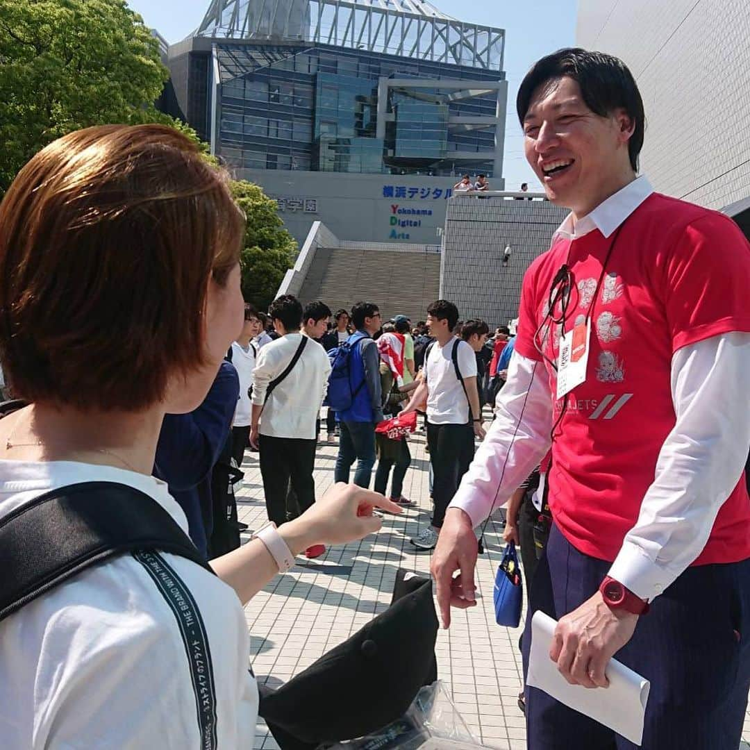 松本弥生さんのインスタグラム写真 - (松本弥生Instagram)「B.LEAGUE FINAL XFLAGがスポンサーをしている 千葉ジェッツの応援にXFLAGの方たちと行ってきました！！ 結果はアルバルク東京に負けてしまい準優勝でしたが、 両チームともファイナルに相応しい素晴らしい試合でした。 わたしの中でMVPは富樫選手。  第3Q終了時点で ジェッツ45-64アルバルク かなり点差が開いてしまったけれど 第4Qでの追い上げは凄かった！！ ここぞというところで富樫選手がバンバン3P決めて、会場は富樫コールが！！ 最後の3分で6点差まで追いついて、 ラスト30秒くらいで2点差！！ すっごいワクワクして、楽しくて、大興奮で、いける！！って思って会場も盛り上がりがマックスに！  結局は67-71で負けてしまったけど、改めてスポーツの力は偉大だと思いました。  みんなが本気で戦って、 ブースターも本気で応援して。 何度も感動しました。  勝負が終わって、ジェッツの選手がうなだれている姿を見たときに この試合にどれだけの思いをかけて、頑張ってきたんだろうなって思うともらい泣きしそうになったけど、それと同時に、 なら、わたしが日本一になるって気持ちにもなりました。  同じチームXFLAGとして、誇りを持って日々の練習を頑張りたいと思いました！！ 千葉ジェッツのみなさん、 準優勝おめでとうございます。 アルバルク東京のみなさん、 優勝おめでとうございます✨ 素晴らしい試合でした！！」5月13日 13時39分 - yayoi_matsumoto841