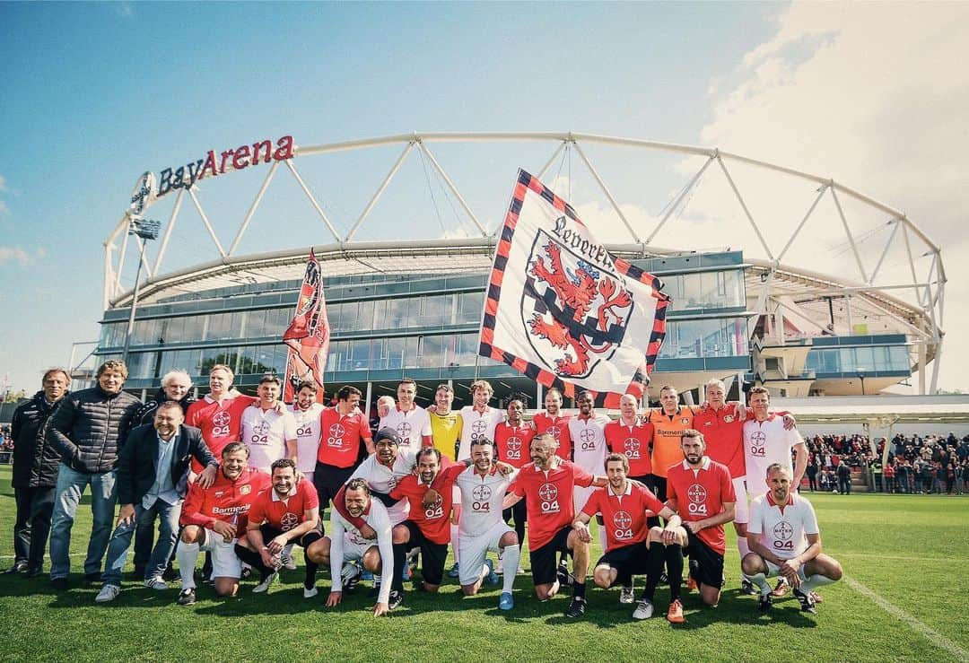 バイエル・レバークーゼンさんのインスタグラム写真 - (バイエル・レバークーゼンInstagram)「So good to see you guys in action once again! 😍 #Bayer04Legends #40JahreBundesliga #Bayer04」5月13日 4時58分 - bayer04fussball