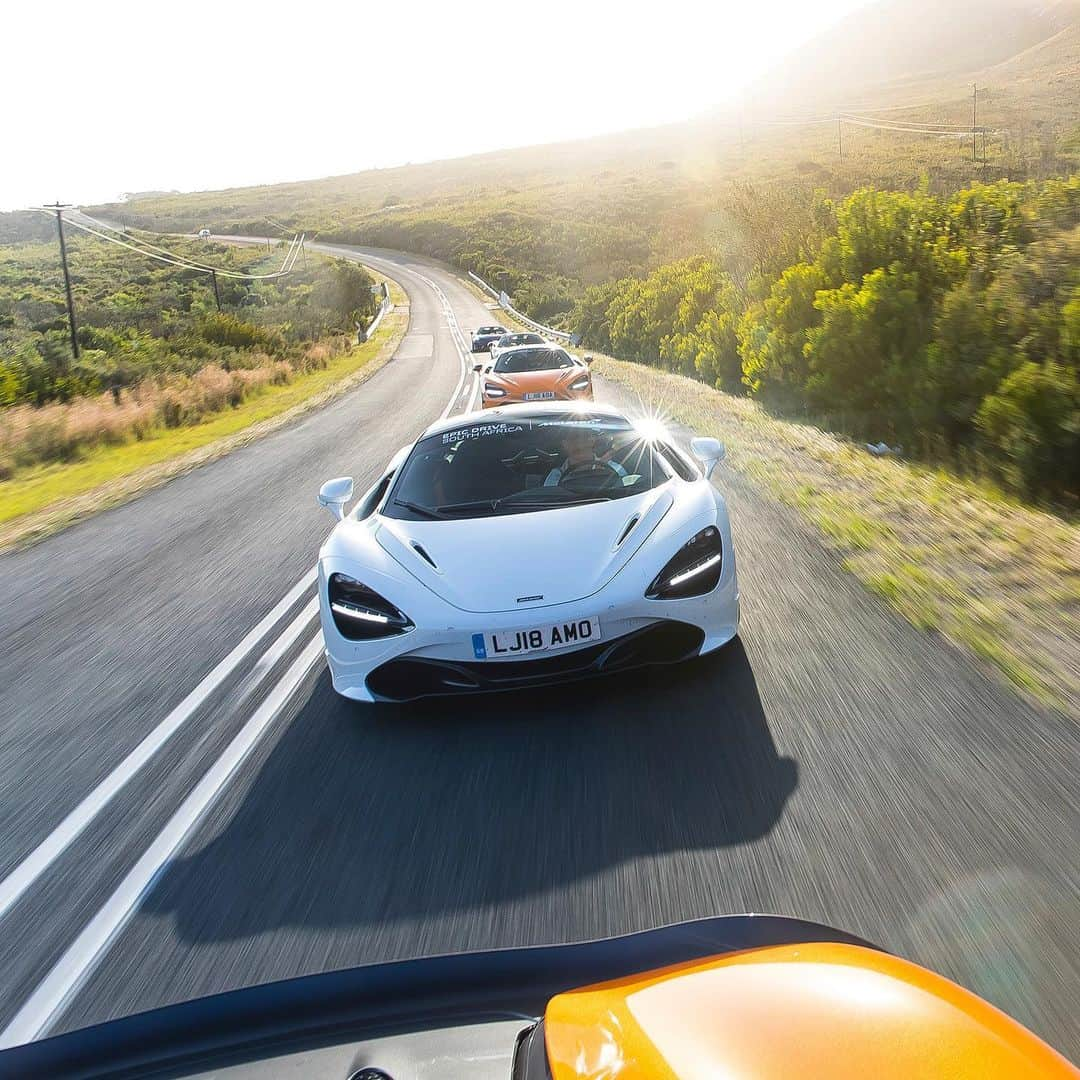 McLaren Automotiveさんのインスタグラム写真 - (McLaren AutomotiveInstagram)「As the sun sets, the light bounces off the lanscape and the roar of the McLaren covoy echos across the plains. Which one would you be driving? #McLarenAdventures」5月13日 4時58分 - mclarenauto