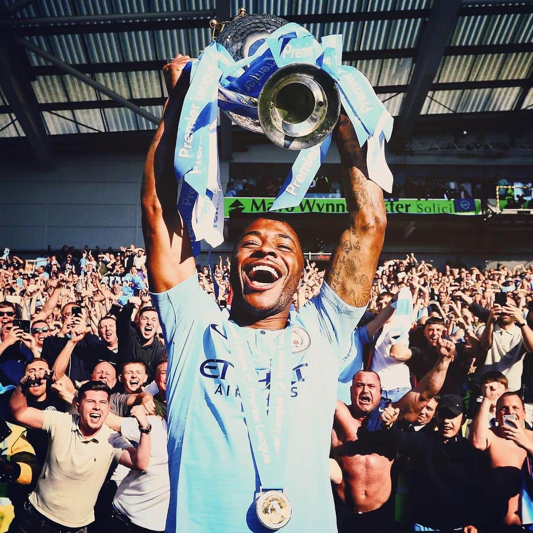 サッカー イングランド代表チームさんのインスタグラム写真 - (サッカー イングランド代表チームInstagram)「Congratulations to our #ThreeLions and #YoungLions at @mancity! 🏆」5月13日 4時59分 - england