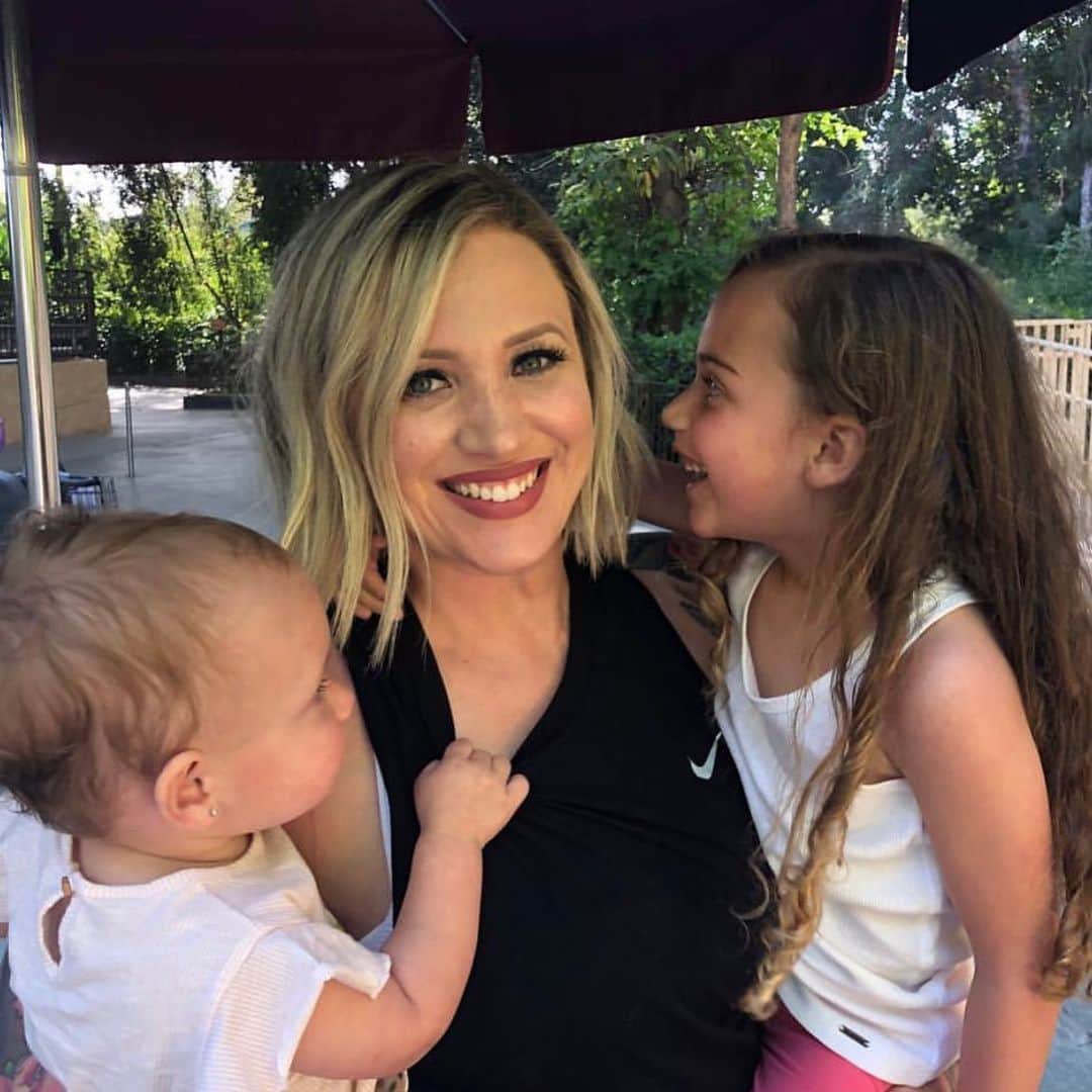 A.J.のインスタグラム：「Happy Mother’s Day to the most selfless, giving, strong, loving, dedicated, nurturing woman who I’ve watched become a mother right before my eyes. I love you and the girls more than anything!!!!!!!」