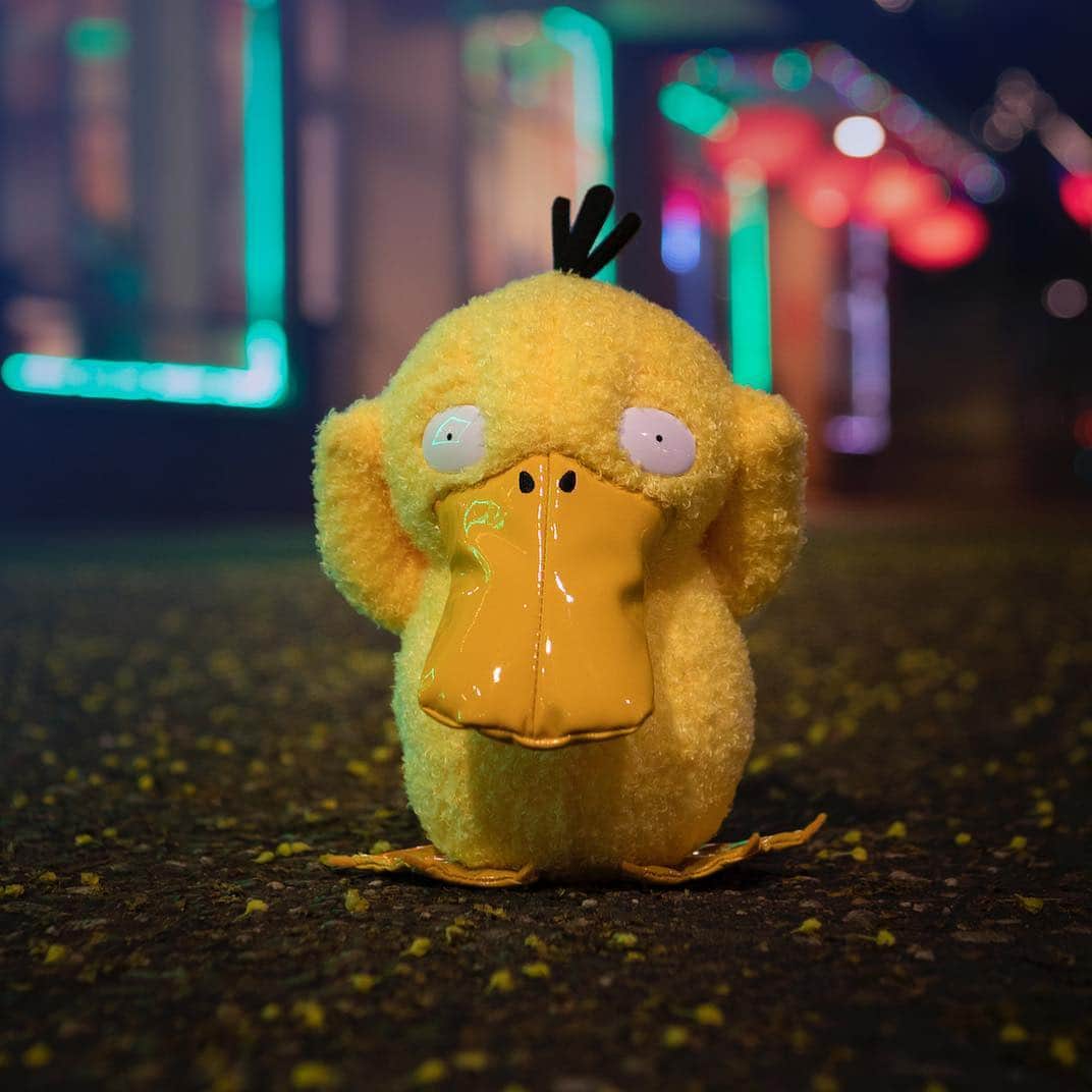 Pokémonさんのインスタグラム写真 - (PokémonInstagram)「Know of a mystery that only a world-class detective could solve? You’re in luck, Trainers—Detective Pikachu is on the case…and he’s brought some friends along!  US Trainers: partner up with a hero and follow the link in our bio for clues that will lead you to the #PokemonCenter. 🔍⚡️」5月13日 5時09分 - pokemon