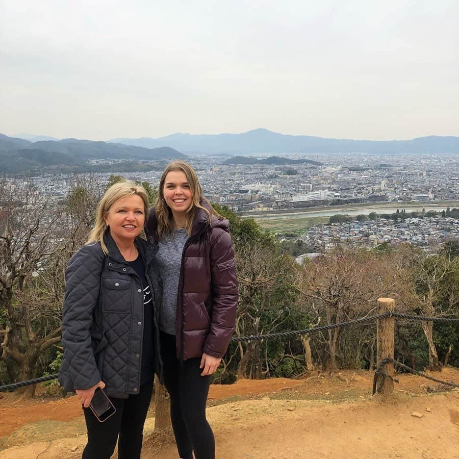 ニコル・ラジコワのインスタグラム：「Happy Mother’s Day love you mom 💗」