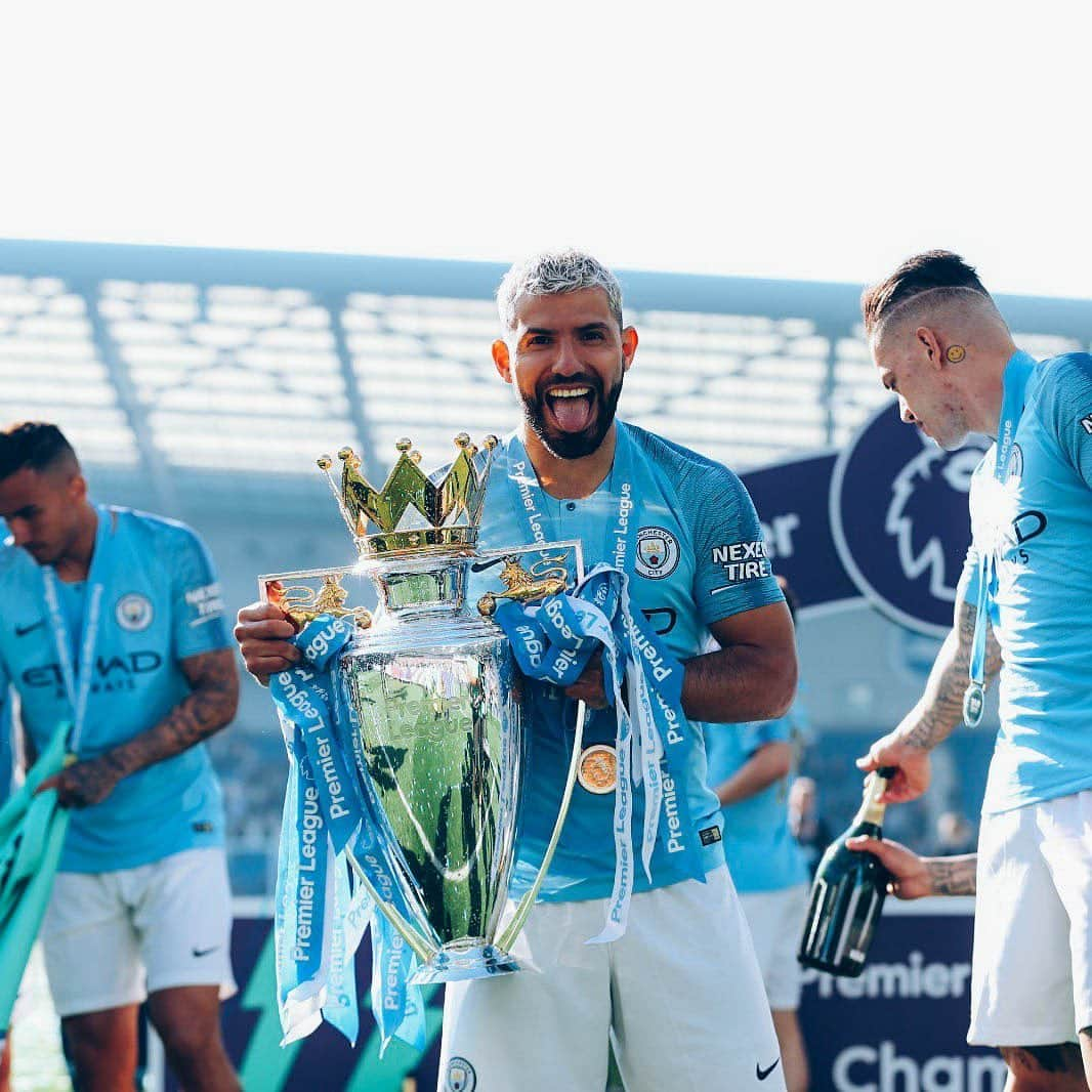 マンチェスター・シティFCさんのインスタグラム写真 - (マンチェスター・シティFCInstagram)「A heroic campaign! 👊🏆#mancity」5月13日 5時11分 - mancity