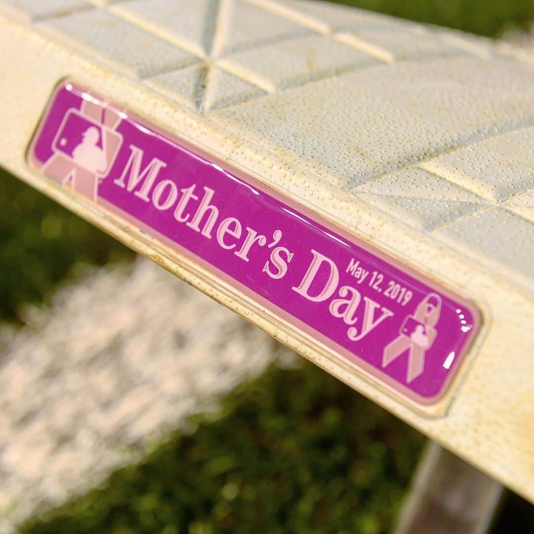 アリゾナ・ダイヤモンドバックスさんのインスタグラム写真 - (アリゾナ・ダイヤモンドバックスInstagram)「We ❤️ our moms. #MothersDay」5月13日 5時21分 - dbacks