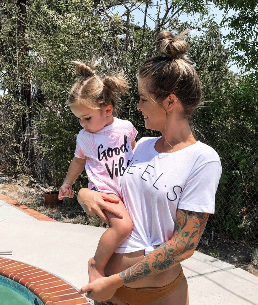 チェイサーのインスタグラム：「Happy Mothers Day to all of our awesome mamas💞🤱🏽@courkee #chaserbrand」