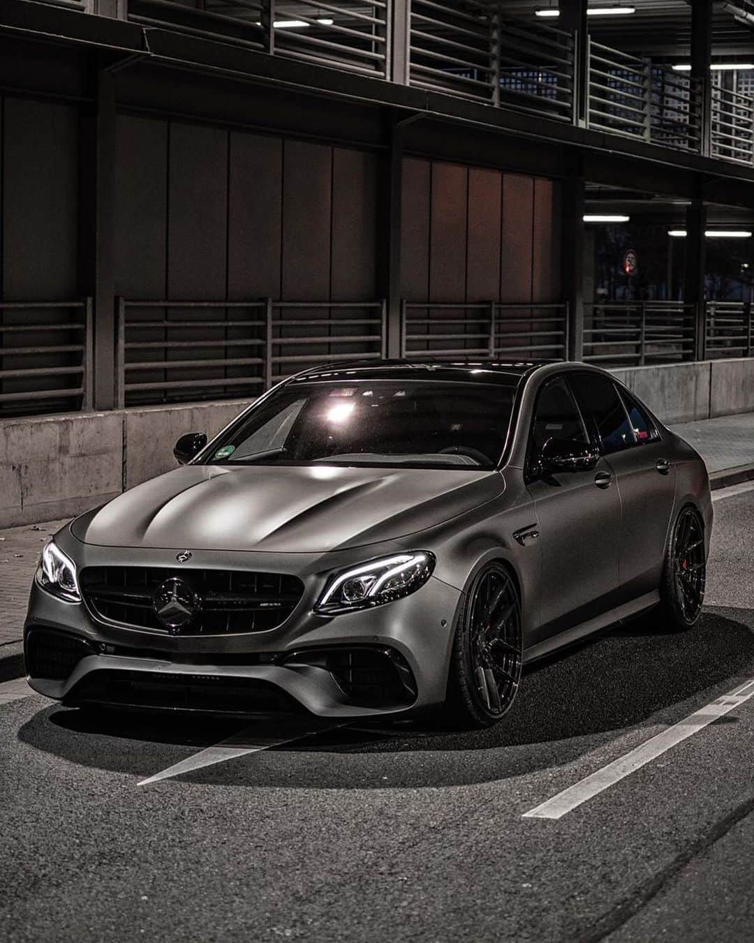 CARLiFESTYLEさんのインスタグラム写真 - (CARLiFESTYLEInstagram)「Stealthy Mercedes E63 S. Owner @mryido #carlifestyle」5月13日 5時39分 - carlifestyle