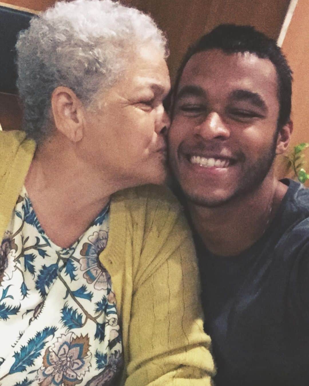 マテウス・サンタナのインスタグラム：「Amor igual ao teu Eu nunca mais terei Amor que eu nunca vi igual Que eu nunca mais verei Amor que não se pede Amor que não se mede Que não se repete」