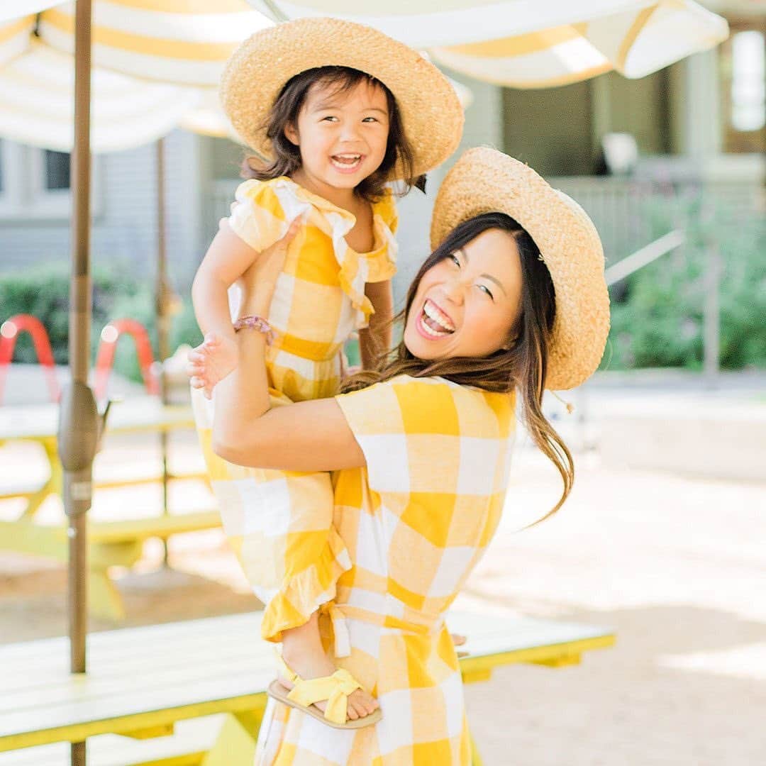 Old Navyさんのインスタグラム写真 - (Old NavyInstagram)「to all the mamas, aka: 🏋️‍♀️ the weight lifters 🐶 the pack leaders ☀️ the rays of sunshine 🤠 the kid wranglers 💅🏽 the family stylists 🐻 the professional snugglers to all of you… HAPPY MOTHER’S DAY! . #oldnavystyle #mini❤me #mothersday」5月13日 5時38分 - oldnavy