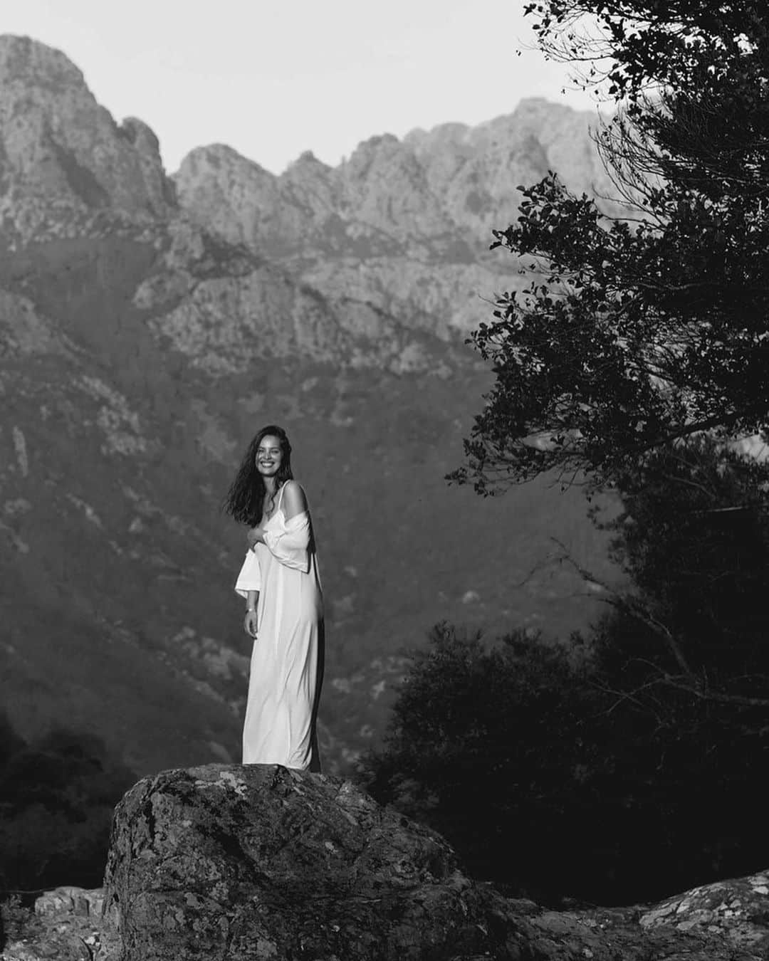 Marie-Ange Castaさんのインスタグラム写真 - (Marie-Ange CastaInstagram)「🖤- Corsica - 🖤 @rayanayash」5月13日 5時56分 - marieangecasta