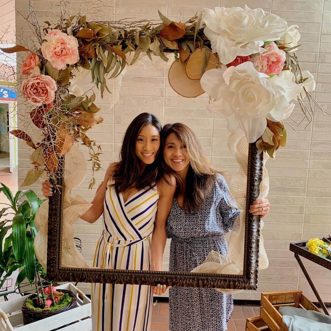 ジェシカ・カラランのインスタグラム：「happy mama’s day to my beautiful mom who never stops believing in me. love you 💐💞」