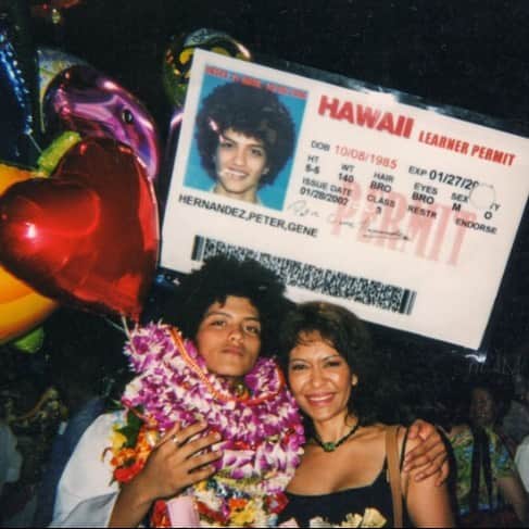 ブルーノ・マーズのインスタグラム：「I promised my mama I’d give her a high school diploma. I didn’t say anything about good grades 😂This was the day I graduated from Roosevelt High In Hawaii. She was so proud & she couldn’t believe I pulled it off. I told her “I’m moving to L.A and watch what I pull off next” She believed in me so much and was there for me every step of the way. At school the teachers would call me Peter but at home standing at a whopping 5/5 my mother and father gave me the name Bruno and made me feel like I had super powers or something, but now I know she was my super power all along, and still is. Happy Mother’s Day ma. Thank you for continuing to make me feel like I can do anything. I love and miss you so much. #happymothersday to all the Super Moms out there! #EverydayIsMothersDay ♥️」