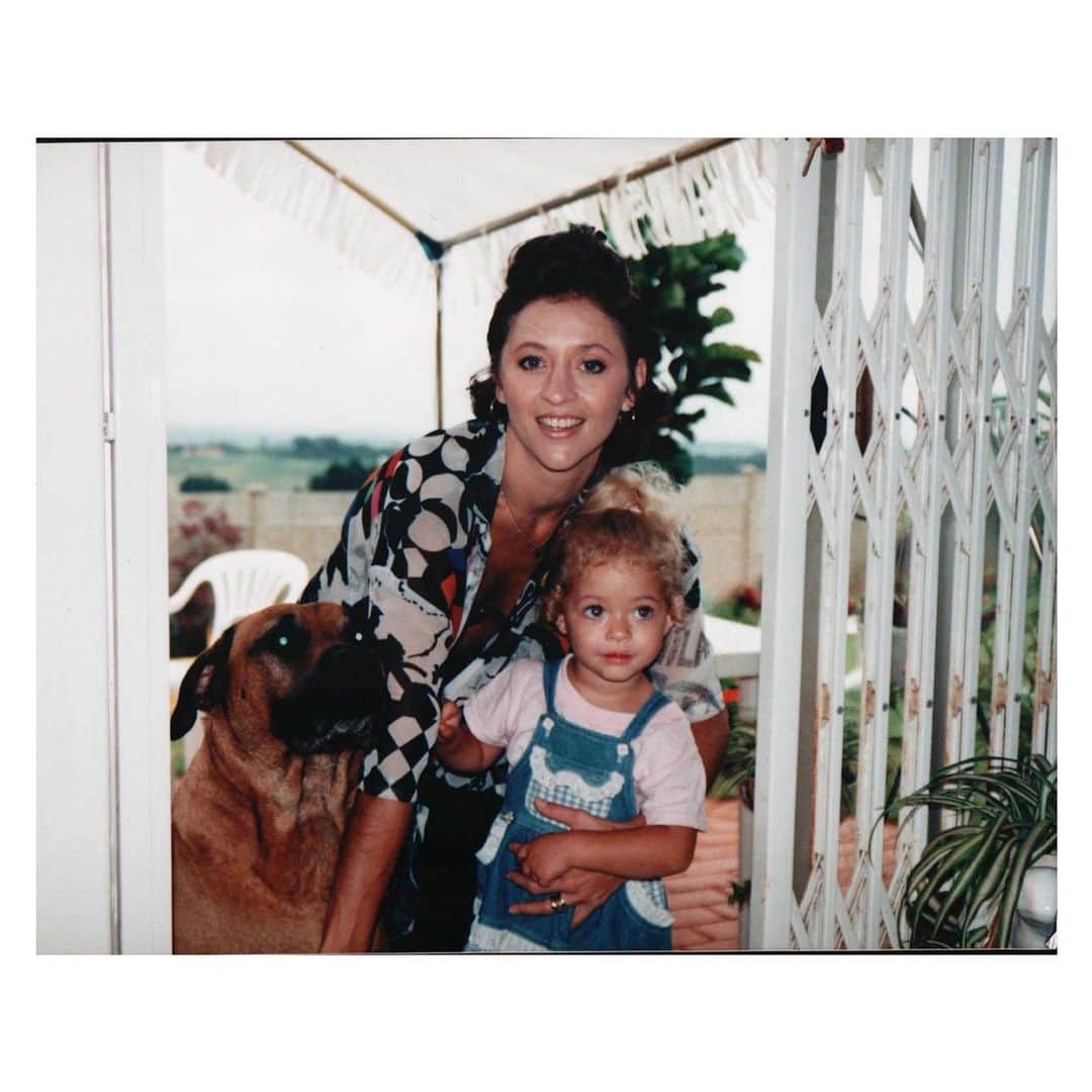 サーシャ・ピーターズのインスタグラム：「Happy Mother’s Day @zizipieterse ♥️ love you more than you’ll ever know! Thank you for all of the selfless and relentless love you have given me. I hope your day is as special as you are. #happymothersday」