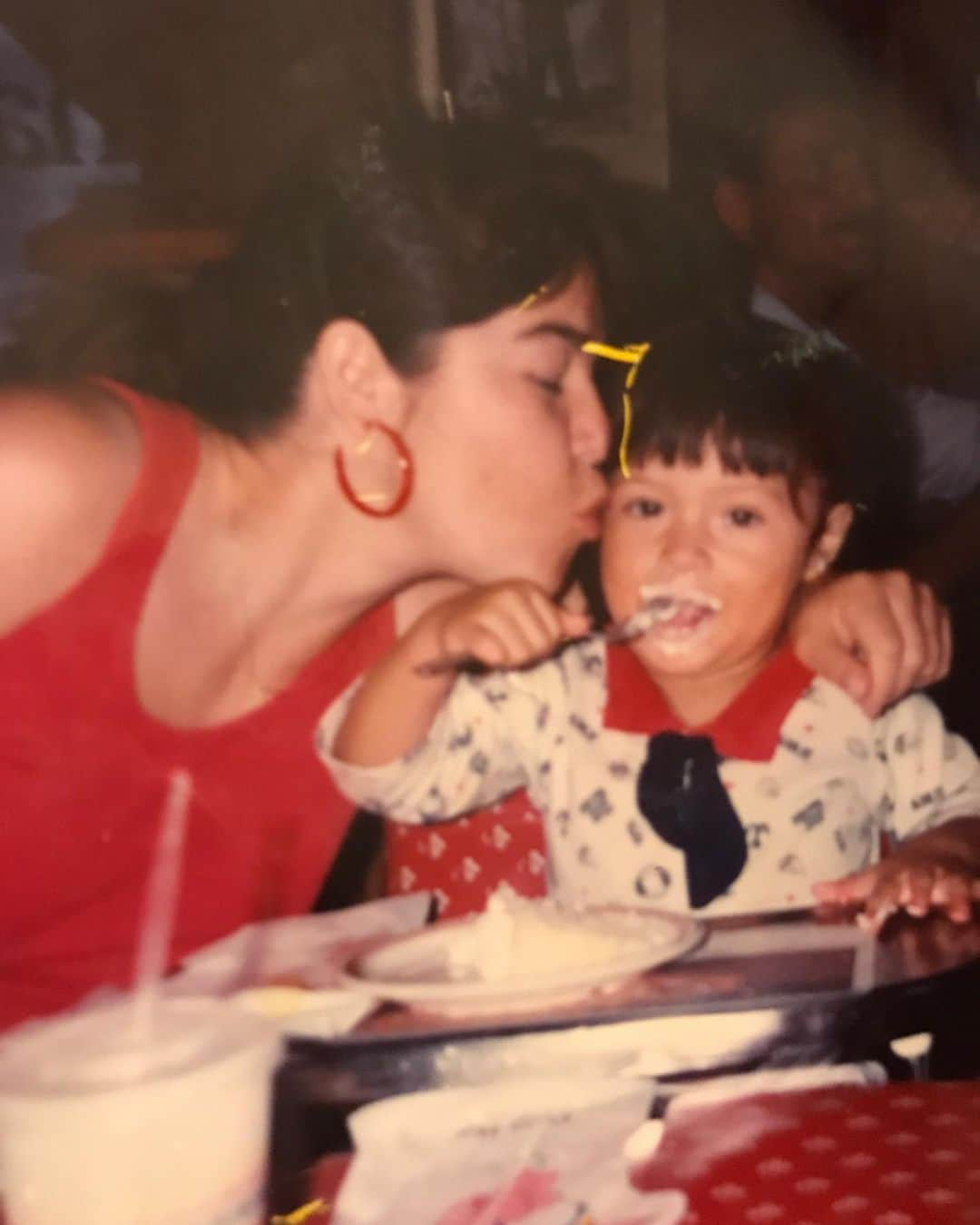 アリアニー・セレステさんのインスタグラム写真 - (アリアニー・セレステInstagram)「To my mommy ,thank u for always feeding me lots 😋,raising me to be a princess to a queen 👑 and loving me throughout my demonic/chola/teenage days 😂. You da real MVP!  #queen #mami #mommy #mexicana #reina #mothersday」5月13日 5時59分 - ariannyceleste