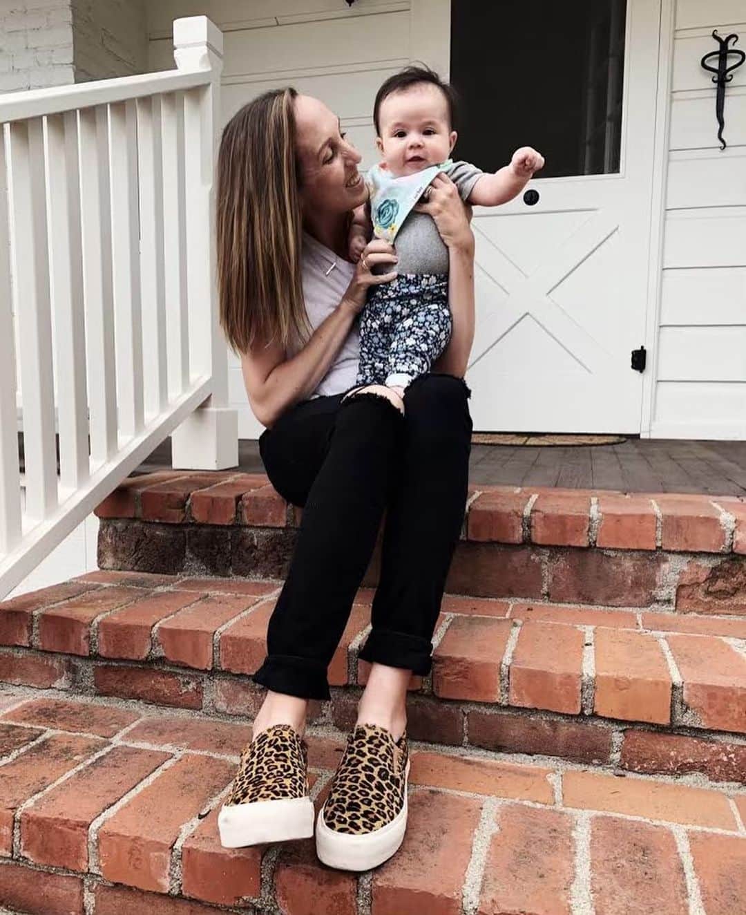 シービーズのインスタグラム：「Celebrating all of the amazing mothers today. Cheers to you! #happymothersday」