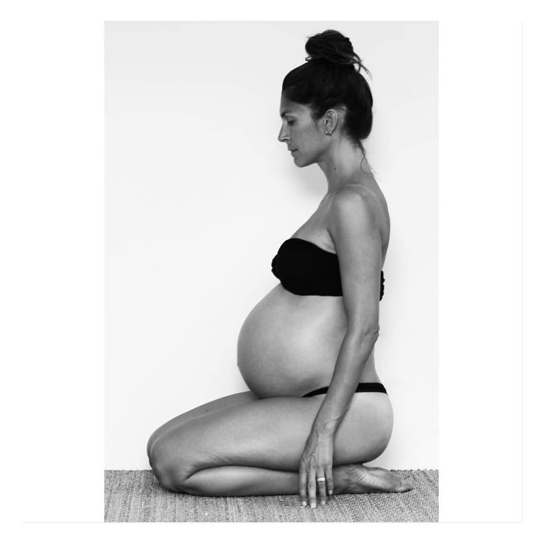 サーフバザーさんのインスタグラム写真 - (サーフバザーInstagram)「Pregnant with my second and loving every moment ....wearing @electricfeathersofficial bandeau 📸 @ladyslider  #pregnant  #secondbaby #loe #mothers #mothersday . . #surfbazaar #bazaarshop」5月13日 6時43分 - surfbazaar