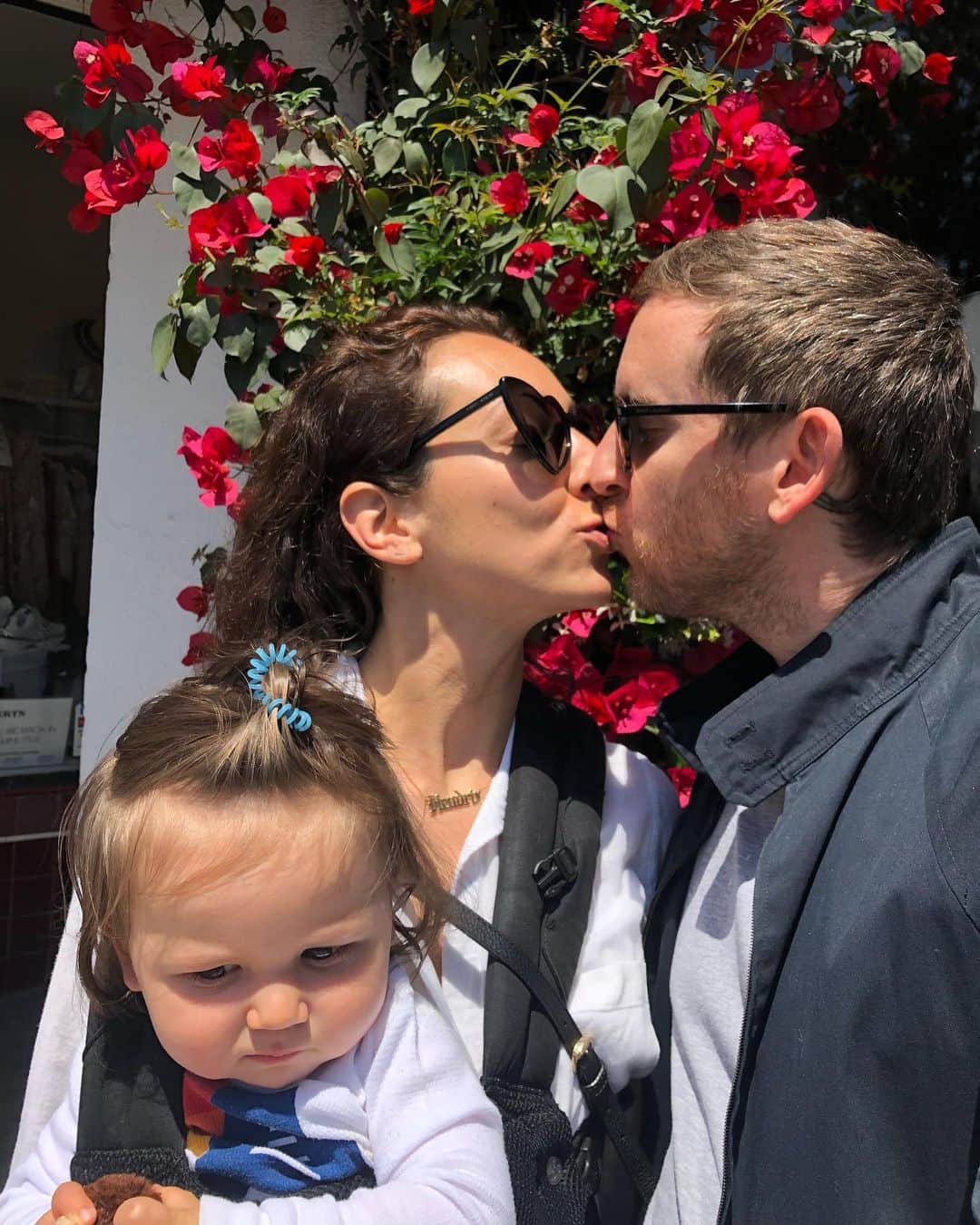 ジェシー・カーマイケルのインスタグラム：「Happy Mother’s Day @taralank YOU ARE MY QUEEN AND I LOVE YOU!!! 🤷🏻‍♀️👨‍🦰👼Thank you soOOOooo much for everything! You and Hendrix are MIRACLES 🙌❤️🙏 And to all the Moms out there... hope you are feeling the love and gratitude today and everyday! #ymckisscampaign follow @yourmomcares and help spread the word! Xoxox 🌎💎🐬」