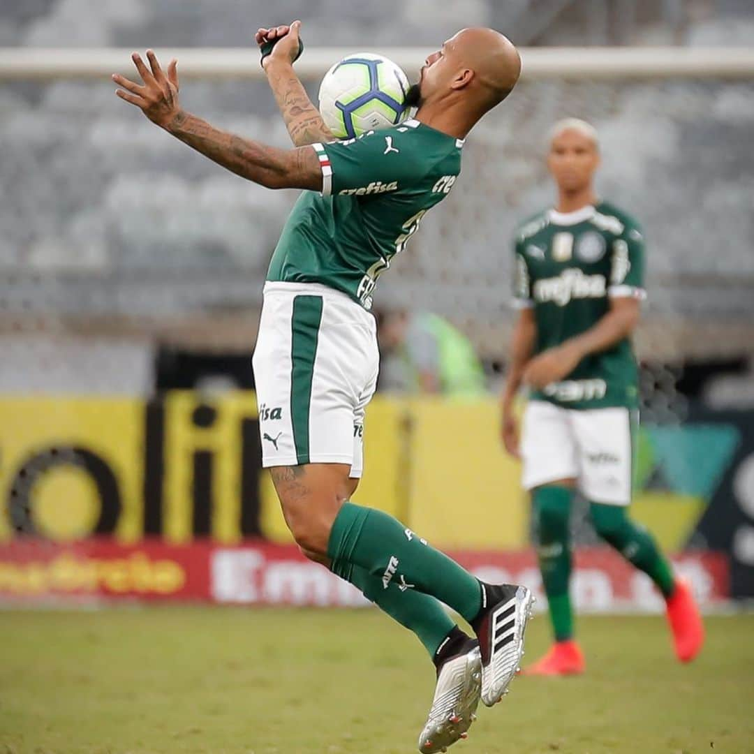 フェリペ・メロさんのインスタグラム写真 - (フェリペ・メロInstagram)「Glorias a Deus,mais 3 pontos importantes!! #avantipalestra #palmeiras #ousadura #ousado #coxxxxtuma 📸 @bcantini」5月13日 6時44分 - felipemelo