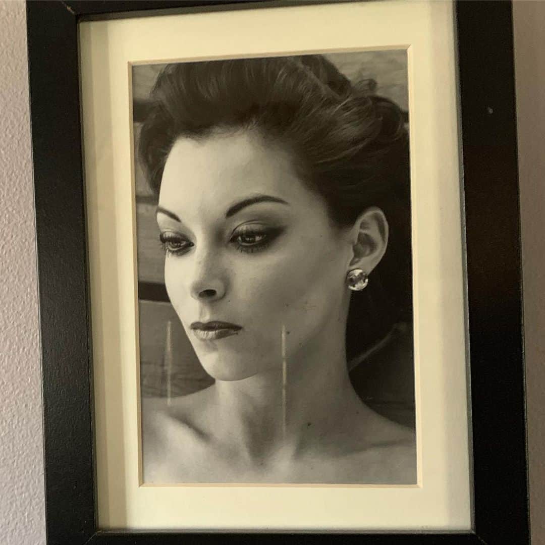 ダニー・リエルのインスタグラム：「Mother’s make this world go round 💞 Mine will never see this post since she’s never owned a cell phone. She is the most selfless person I know. She lives a simple life and appreciates soooo many things people would over look or not even notice. It’s frustrating at times when I’m trying to get a hold of her lol, but it’s really quite refreshing to have someone give you their full attention in their presence. Crazy how I consider that lucky.. Blessed to be surrounded by such a great foundation in my life. Like...I came out of your vagina! That’s wild! 😹 Happy Mother’s Day to all the yummy mommy’s out there 🥰. May you raise your children to better this insane world we live in 🙏🏾 Do you think I look like her at all?!」
