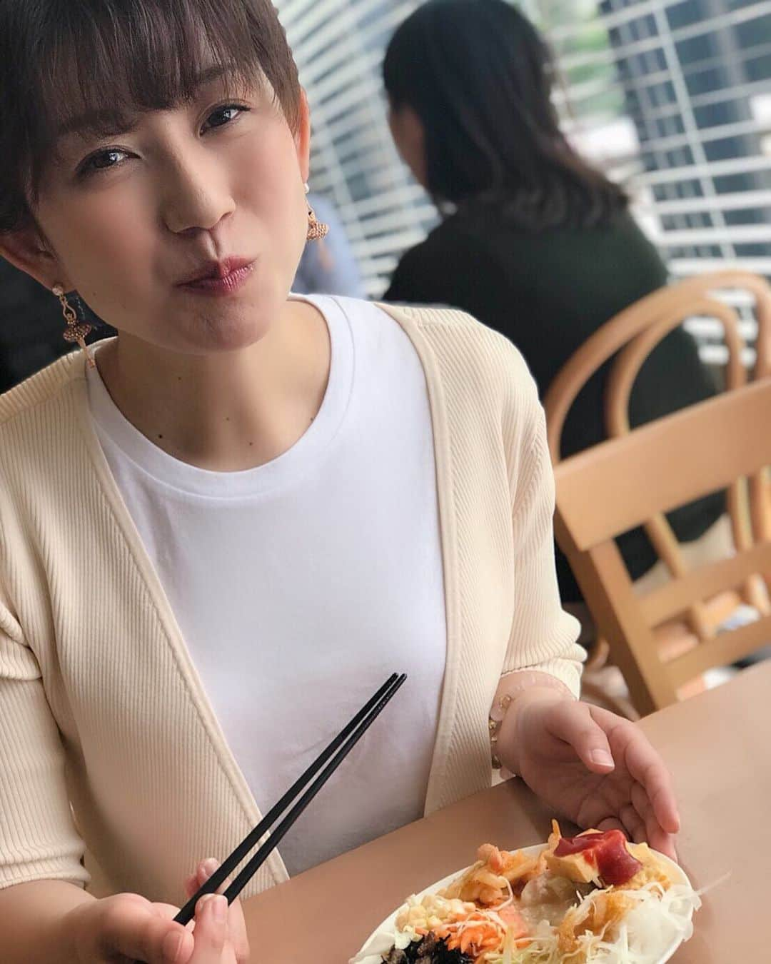 佐々木瞳さんのインスタグラム写真 - (佐々木瞳Instagram)「おはようございます🌞 週の始まり月曜日🙋‍♀️✨ 今日もいっぱい食べて 元気に頑張りましょ💖 #おはようございます #月曜日 #食べるの大好き #頑張ろう #サラダ #サラダブーム再来 #オススメあったら教えてください」5月13日 6時50分 - hitomihappygirl1026