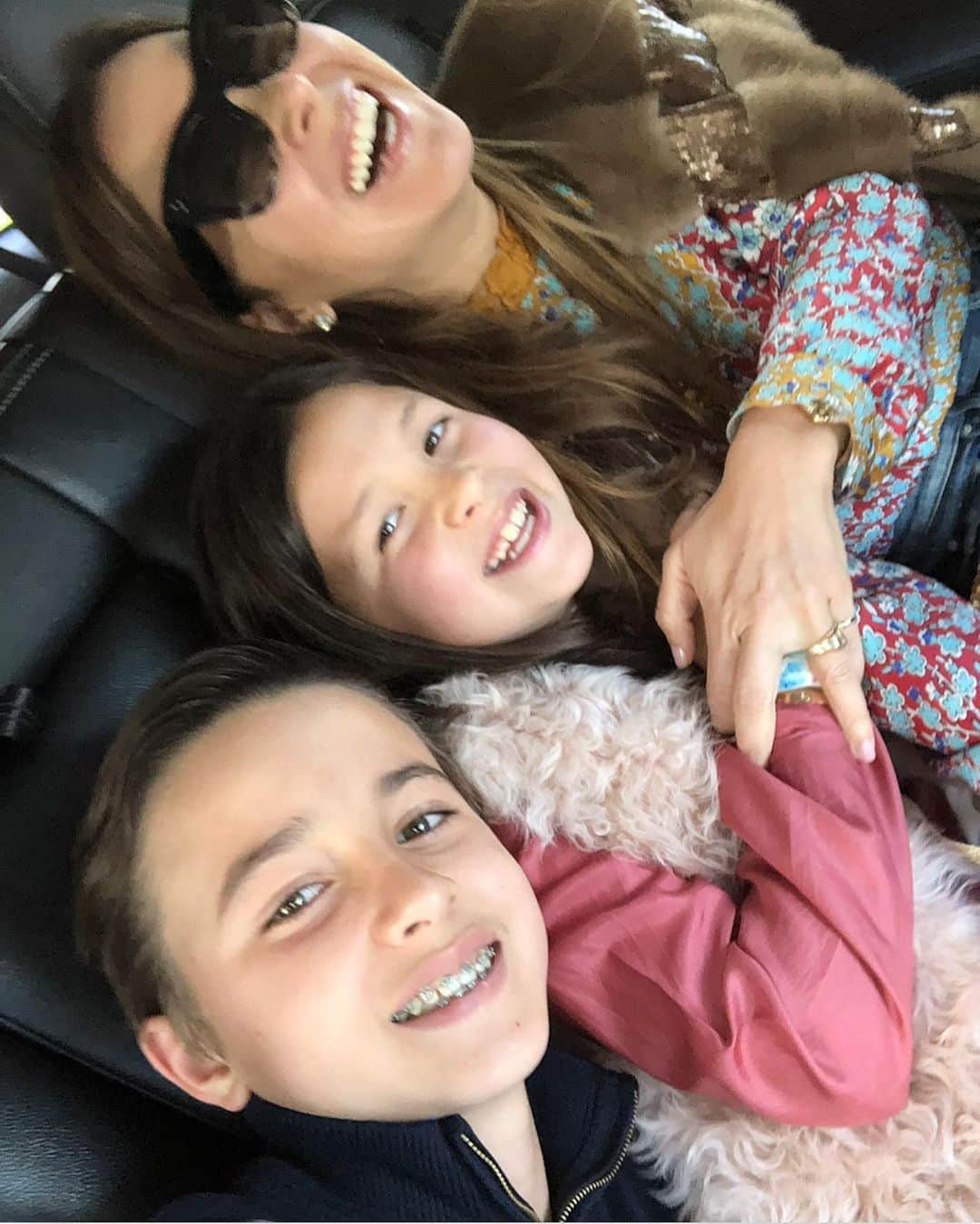 Monique Lhuillierさんのインスタグラム写真 - (Monique LhuillierInstagram)「Thank you to these two for giving me the gift of Motherhood ❤️You are my life and I love you so much!! Happy Mother’s Day to all Mamas in the world xM #happymothersday」5月13日 7時00分 - moniquelhuillier