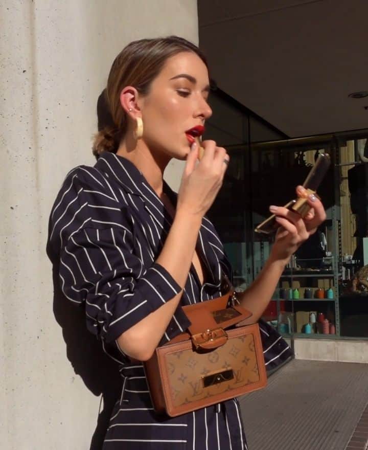 カルメン・ハミルトンのインスタグラム：「I've always loved the way lipstick can elevate an outfit and make it instantly evening appropriate. This one is @esteelauder Pure Color Desire lipstick in #305 'Don't Stop' (the name is pretty fitting for fashion week right?) ❤️ #mbfwa #ELAmbassador」