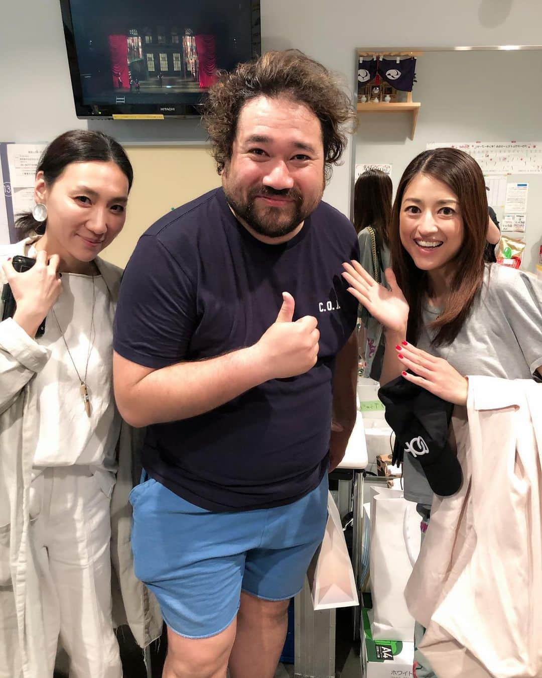 小沢真珠さんのインスタグラム写真 - (小沢真珠Instagram)「先日、ドラマで共演させて頂いた勝矢さんが出演しているミュージカル「キンキーブーツ」を観劇しました。全てが素晴らしかったです。一緒に行ったお友達のさをさをは勝矢さんと旧友。勝矢さんと共演したドラマ、「執事 西園寺の名推理2」は5/17、20時〜テレビ東京でOAでーす！  https://www.tv-tokyo.co.jp/shitsuji/smp/  #勝矢さん#don #キンキーブーツ  #さをさを#共通の友人 #世間は狭いね #ドラマ #執事西園寺の名推理2  #テレビ東京 #観てね」5月13日 7時00分 - maju_ozawa