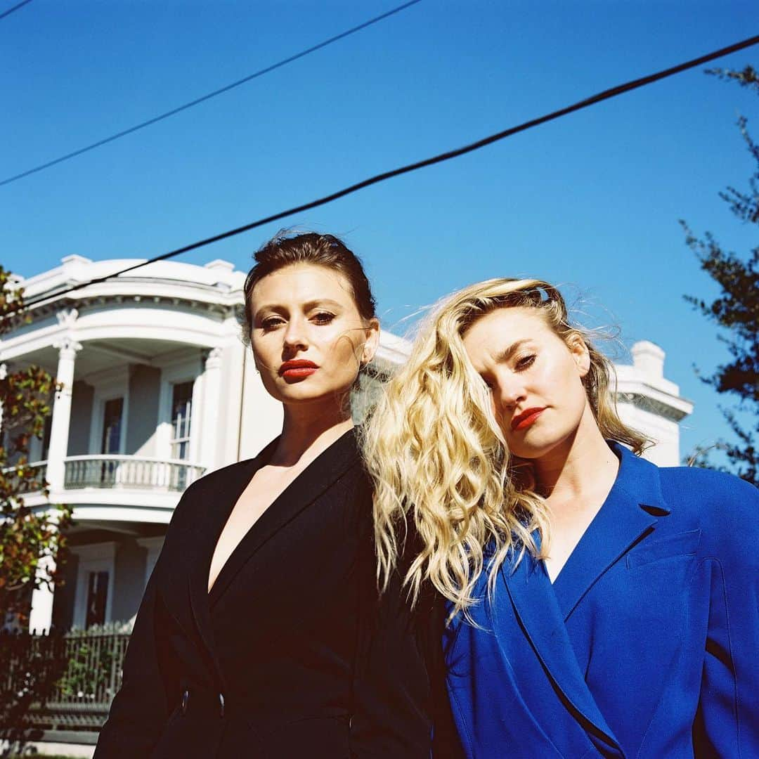 Teen Vogueさんのインスタグラム写真 - (Teen VogueInstagram)「Aly & AJ's new EP "Sanctuary"is a brilliant '80s synth-pop rebirth. At the link in bio, @AlyAndAJ open up about finding their new sound, looking back at their Disney years, and more. 🎶」5月13日 7時01分 - teenvogue